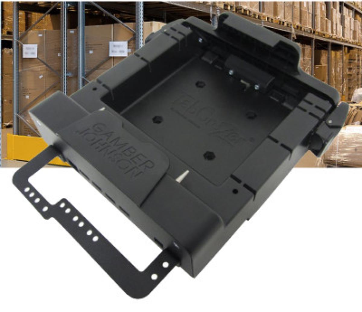 Dockingstation Gamber Johnson (SKU 3N80007).
Das Gerät besteht im Wesentlichen aus einer mit aktiven und passiven Bauelementen bestückten, gedruckten Schaltung in einem spezifischen Gehäuse zur Aufnahme eines Zebra 8“- bzw. 10“-Tablet-PC, ausgestattet mit USB-, HDMI-, Ethernet - und einer seriellen Schnittstelle zum gleichzeitigen Anschließen von Eingabe- und Ausgabeeinheiten sowie einem DC-Eingang-Anschluss für die Stromversorgung.
Es ist von der hauptsächlich in automatischen Datenverarbeitungssystemen verwendeten Art, an die Zentraleinheit anschließbar und in der Lage, Daten in einer vom System verwendbaren Form zu empfangen und zu liefern.

Die Ware wird als "Einheit für automatische Datenverarbeitungsmaschinen, andere als von den Unterpositionen (HS) 8471 50 bis 8471 70 erfasst" eingereiht.

Anlage: 1 Abbildung