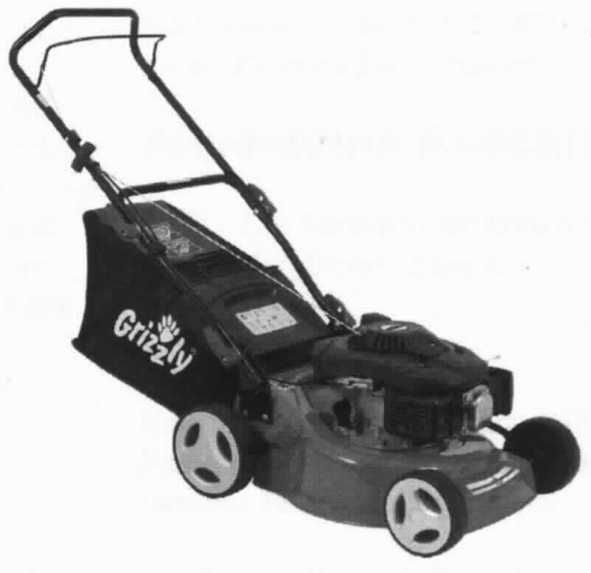 Benzin-Rasenmäher BRM 4210-20, 
- aus einem vierrädrigen Gehäuse aus Stahlblech, mit horizontal rotierendem Schneidwerk, Viertakt-
  Benzinmotor, Benzintank, Fangkorb (Volumen: 50 l) und einem Bügelgriff (Abbildung siehe Anlage),
- mit einem Gewicht von 24 kg, einer Schnittbreite von 240 mm und fünfstufig verstellbarer Schnitthöhe,
- zum Mähen von Rasenflächen im häuslichen Bereich.

"Rasenmäher, mit Benzinmotor und horizontal rotierendem Schneidwerk, nicht selbstfahrend -Benzin-Rasenmäher"