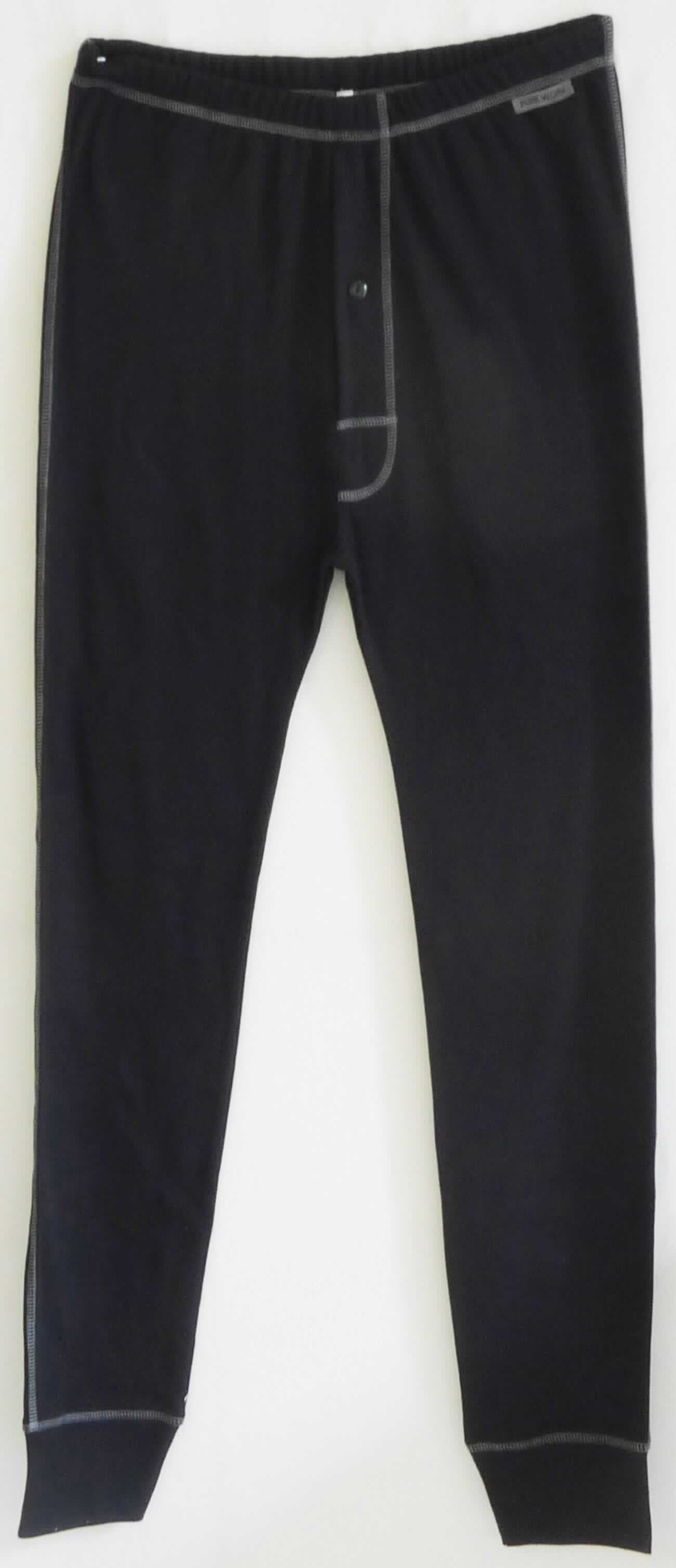Lange Unterhose, sog. Thermounterhose, Art. NAN3301759, Größe L, Foto siehe Anlage,
- aus ca. 1 mm dicken, einfarbigen Gewirken aus laut Antrag 50 % Baumwolle und 50 % Polyester (synthetische
  Chemiefasern),
- in der Taille abschließend, mit einem elastischen Taillenbund,
- vorn unterhalb des Taillenbundes mit einer Eingriffsöffnung mit Knopfverschluss von links auf rechts (Männer-
  kleidung),
- mit langen Hosenbeinen; an den Beinabschlüssen mit angesetzten, doppelt gearbeiteten Bündchen,
- stellt sich insbesondere aufgrund der Art der Eingriffsöffnung und der Ausstattung als lange Unterhose dar, 
  daher keine lange Hose.

"Unterhose aus Gewirken, für Männer, aus Chemiefasern"