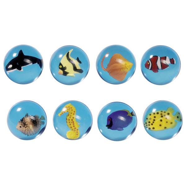 Nach den Angaben der Antragstellerin sowie der vorliegenden Abbildung handelt es sich bei den sog. "Flummy Fische, Art. 16002" um ein Spielzeug in Form eines Spielballs. Der Ball verfügt über einen Durchmesser von 45 mm und besteht aus transparenten Kautschuk. Im Inneren ist der Ball je nach Ausführung mit acht unterschiedlichen stilisierten Fischen bzw. Meeressäugetieren (z.B. Schwertwal) ausgestattet. Das Spielzeug dient der spielerischen Unterhaltung von Kindern und ist in einem Polybeutel verpackt.

Derartige Erzeugnisse werden zolltarifrechtlich als "anderes als in den Unterpositionen (KN)
9503 0010 bis 9503 0095 genanntes Spielzeug, nicht aus Holz handgearbeitet" eingereiht.