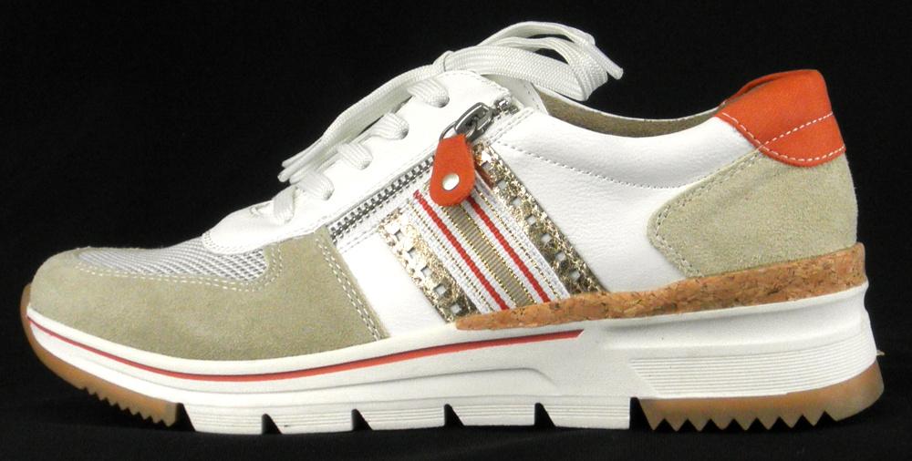 Halbschuhe, sog. Sneaker Relife, Größe 40, Foto siehe Anlage,
- mit Laufsohlen aus laut Antrag Kunststoff; ohne Hauptsohle aus Holz,
- mit Oberteil (geschlossenes Blatt) aus Leder (den größten Teil der Außenfläche bildend), Spinnstoff
  und Kunststoff (Spinnstoff mit einer mit bloßem Auge wahrnehmbaren Außenschicht aus Kunststoff),
- auf das Oberteil sind Verstärkungsteile aus Kunststoff und Spinnstoff aufgesetzt,
- mit Schnürsenkelverschluss und seitlich entlang des Schnürverschlusses mit einem Reißverschluss,
- ohne Metallschutz in der Vorderkappe,
- nicht den Knöchel bedeckend,
- mit einer Länge der Innensohle von ca. 26,5 cm,
- als Frauenschuhe erkennbar.

"Schuhe mit Laufsohlen aus Kunststoff und Oberteil aus Leder, andere als in den Unter-
 positionen 6403 1200 bis 6403 9950 genannte, mit einer Länge der Innensohle von mehr
 als 24 cm, für Frauen, andere als in der Unterposition 6403 9998 10 genannte"