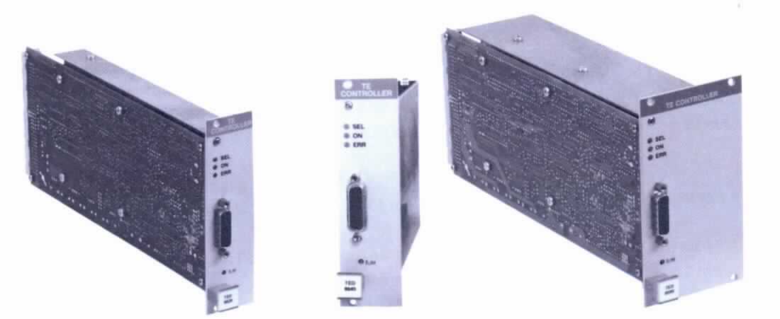 Sogenannte Temperaturkontrollmodule (Thermostate) in Form unvollständiger Geräte zum Regeln, im Wesentlichen jeweils bestehend aus einem Einschubgehäuse mit drei Anzeige-LED, einer 15-poligen Anschlussbuchse, einer Einstellvorrichtung (Potentiometer) sowie weiteren elektrischen und elektronischen Bauelementen. Es gibt drei unterschiedliche Ausführungen (siehe Abbildung in der Anlage). Die Geräte erhalten von externen Sensoren (nicht Gegenstand dieser vZTA-Entscheidung, deshalb unvollständig) fortlaufend oder periodisch Temperaturmesswerte (Istwerte). Der Temperatur-Sollwert wird über die Änderung elektrischer Signale entsprechend des eingestellten Wertes (-12,375 bis 90°C) automatisch gegen störende Einflüsse angepasst (geschlossener Regelkreis). Die Ware dient der Aufrechterhaltung der eingestellten Temperatur für ein thermoelektrisches Kühlelement (nicht Gegenstand dieser vZTA-Entscheidung) mit einer Temperaturstabilität
< 0,002°C.

Die Waren werden als "elektronische Geräte zum Regeln der Temperatur (Thermostat), nicht für zivile Luftfahrzeuge bestimmt" eingereiht.