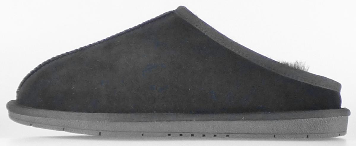 Clogs, Größe 42, Foto siehe Anlage,
- mit Laufsohlen aus Kautschuk/Kunststoff; ohne Hauptsohle aus Holz,
- mit Oberteil (geschlossenes Blatt) aus Leder,
- am Übergang zur Sohle und an der Einschlupföffnung mit Randeinfassungen aus gewebten
  Bändern aus Spinnstoff,
- gefüttert (Pelzfell),
- ohne Metallschutz in der Vorderkappe,
- nicht den Knöchel bedeckend,
- mit einer Länge der Innensohle von ca. 26 cm, 
- nicht als Männer- oder Frauenschuhe erkennbar.

"Schuhe mit Laufsohlen aus Kautschuk/Kunststoff und Oberteil aus Leder, andere als in den Unter-
 positionen (KN) 6403 1200 bis 6403 9950 genannte, mit einer Länge der Innensohle von mehr als 
 24 cm, nicht als Männer- oder Frauenschuhe erkennbar, andere als im TARIC-Code 6403 9993 10
 genannte"