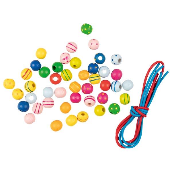 Nach den Angaben der Antragstellerin sowie der vorliegenden Abbildung handelt es sich bei den sog. "Perlen mit Bändern" (Art. 60945) um ein Set für Kinder zum Basteln von individuellem Schmuck, das in einem klarsichtigen Polybeutel an einer bedruckten Pappkarte aufgemacht ist. Das Set besteht aus 44 bunten, durchbohrten, runden Holzperlen mit einem äußeren Durchmesser von ca. 1 cm, sowie drei elastischen Spinnstoffkordeln (2x blau mit einer Länge von ca. 20 cm und 1x rot mit einer Länge von ca. 40 cm) zum Auffädeln der Perlen.

Es dient der Freizeitgestaltung "kreatives Herstellen von Kinderschmuck" und besitzt aufgrund der speziell zusammengestellten Waren in der Gesamtheit Spielzeugcharakter.

Zolltarifrechtlich handelt es sich um "Spielzeug, aufgemacht in einer Aufmachung".