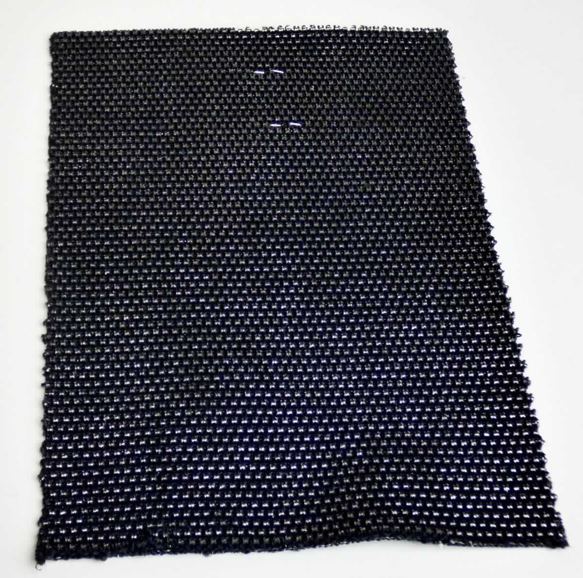 Kuliergewirke, sog. Obermaterial zur Schuhherstellung, Foto siehe Anlage,
- als Meterware, mit einer Breite von laut Antrag 90 cm,
- laut Untersuchungsergebnis:
-- aus synthetischen Chemiefasern (laut Antrag Polyester),
-- kein Samt, Plüsch (gewirkt oder gestrickt), Schlingengewirke und Schlingengestricke,
-- keine Elastomergarne oder Kautschukfäden enthaltend,
-- musterbildend mit metallisierter Farbe bedruckt. 

"Gewirke, anderes als in den Positionen 6001 bis 6005 genannte, aus synthetischen Chemiefasern, bedruckt"