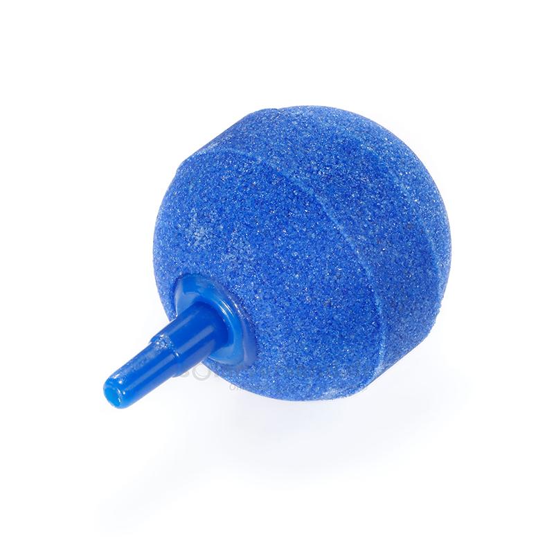 Keramische Ware zu technischen Zwecken, sog. Sprudelstein - Ausströmer, Foto siehe Anlage,
- in Form einer blauen, harten, dickwandigen, innen hohlen Kugel aus keramischen 
  Stoffen mit einem Schlauchanschluss aus Kunststoff,
- mit einem Durchmesser von ca. 3 cm,
- nach vorheriger Formgebung keramisch gebrannt,
- lt. Antrag aus anderer Keramik als Porzellan,
- lt. Antrag mit einer Mohsschen Härte von weniger als 9,
- dient als sog. Sprudelstein der Anreicherung von Wasser mit Sauerstoff, indem 
  der Ware über den Schlauchanschluss Sauerstoff zugeführt wird, der durch die 
  Keramik in das Wasser gelangt,
- keine Einreihung in das Kapitel 84, da Waren (Teile) aus keramischen Stoffen 
  von Kapitel 84 ausgenommen sind.


"Keramische Ware zu technischen Zwecken, andere als aus Porzellan, mit einer
Mohsschen Härte von weniger als 9, andere als in den TARIC-Codes 6909 1900 20 
bis 6909 1900 70 genannte"