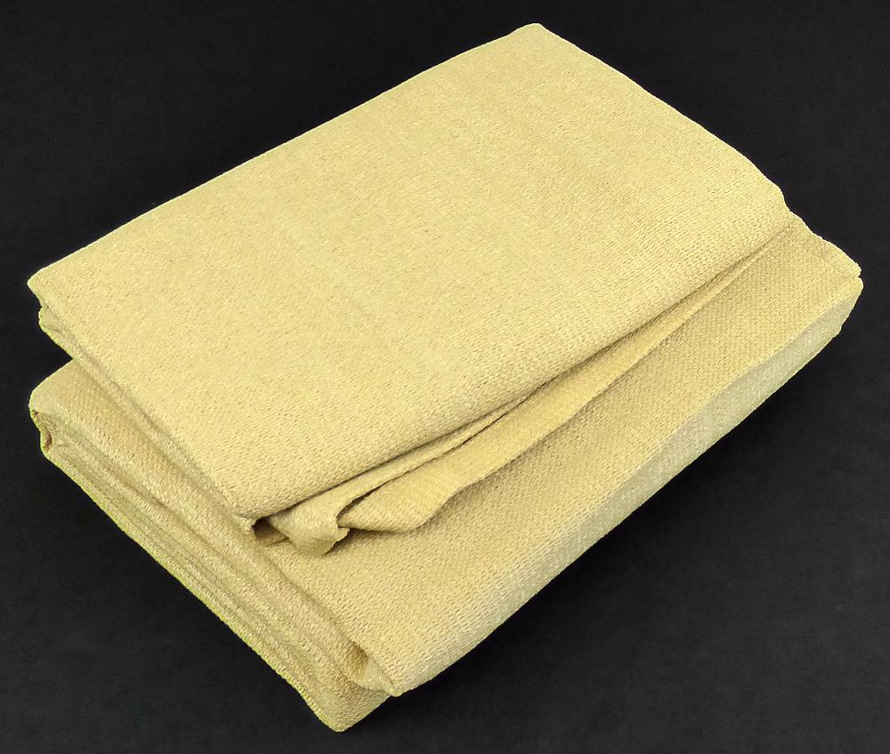 Campingausrüstung, Foto siehe Anlage,
- in einer einfachen Tragetasche aus klarsichtiger Kunststofffolie mit bedrucktem Papiereinleger
  verpackt, 
- in Form eines annähernd quadratischen Sonnensegels; laut Antrag in verschiedenen Abmessungen
  erhältlich,
- aus einem ca. 1,2 mm dicken Kettengewirke aus Streifen aus synthetischer Spinnmasse (mit einer 
  Breite von augenscheinlich weniger als 5 mm) und aus synthetischen Monofilen (mit einem Durch-
  messer von augenscheinlich weniger als 1 mm), 
- an allen Rändern durch Umschlagen und Festnähen gesäumt sowie jeweils mit einem ein-
  gearbeiteten, ca. 2,5 cm breiten Gurtband aus Geweben aus Spinnstoffen verstärkt, das an den
  Ecken zu einer Schlaufe zusammengenäht und mit einer Öse aus laut Antrag verzinktem Stahl
  ausgestattet ist,
- durch Zusammenfügen konfektioniert,
- dient als Sonnenschutz und Schattenspender,
- stellt sich aufgrund der objektiven Beschaffenheitsmerkmale weder als Plane noch als Markise der
  Unterposition (HS) 6306 12 dar.

"Campingausrüstung (Sonnensegel), aus Spinnstoffen, aus synthetischer Spinnmasse und synthe-
 tischen Monofilen"