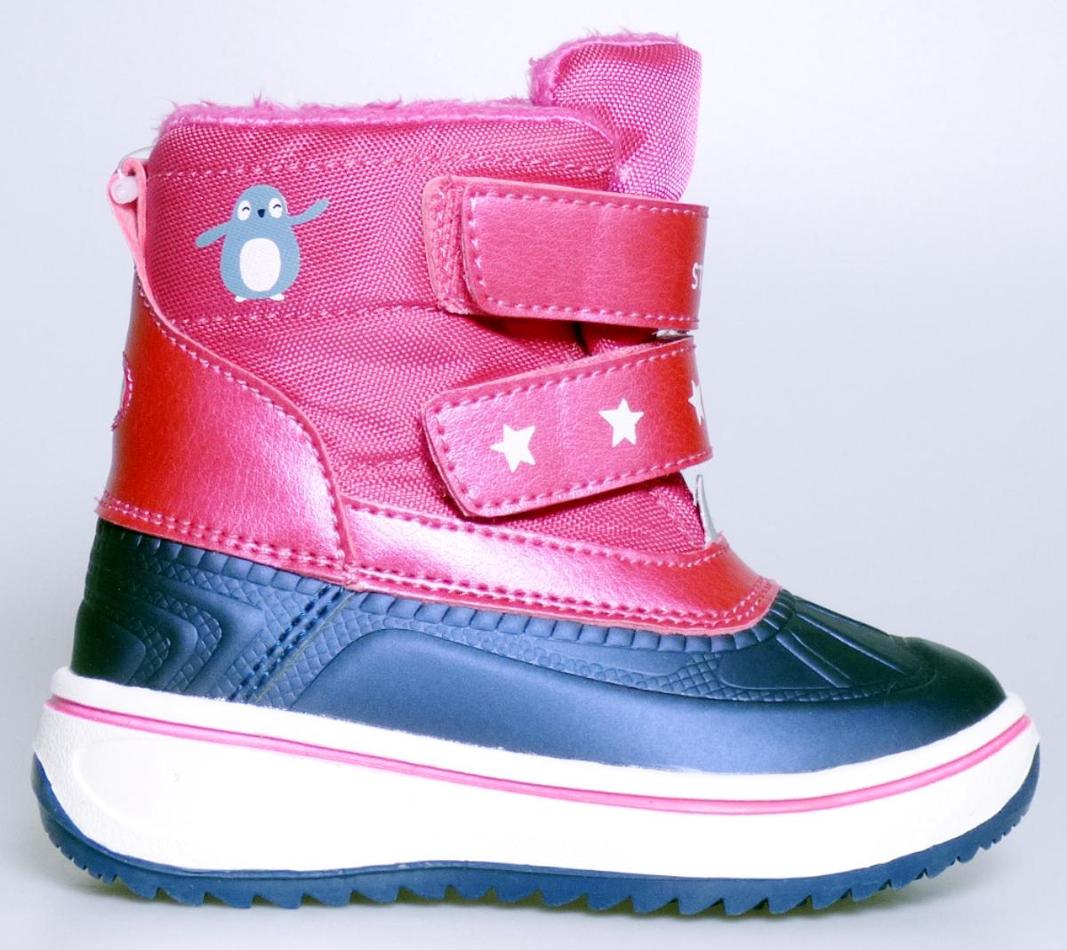 Stiefel (lt. Antrag: Kinderstiefel, Artikel: 335803 A), Foto siehe Anlage,
- mit Laufsohlen aus (lt. Antrag) Kunststoff,
- mit Oberteil aus Kunststoff (Spinnstoff mit einer mit bloßem Auge wahrnehmbaren Außenschicht
  aus Kunststoff; den größten Teil der Außenfläche bildend) und Spinnstoff,
- auf das Oberteil ist ein Verstärkungsteil aus Kunststoff aufgesetzt,
- gefüttert,
- mit Klettverschluss,
- den Knöchel bedeckend,
- ohne Metallschutz in der Vorderkappe.

"Schuhe, andere als in der Position 6401 genannte, mit Laufsohlen aus Kunststoff und Oberteil
 aus Kunststoff, andere als in den Unterpositionen 6402 1210 bis 6402 2000 genannte, den Knöchel
 bedeckend, andere als in der Unterposition 6402 9110 genannte"