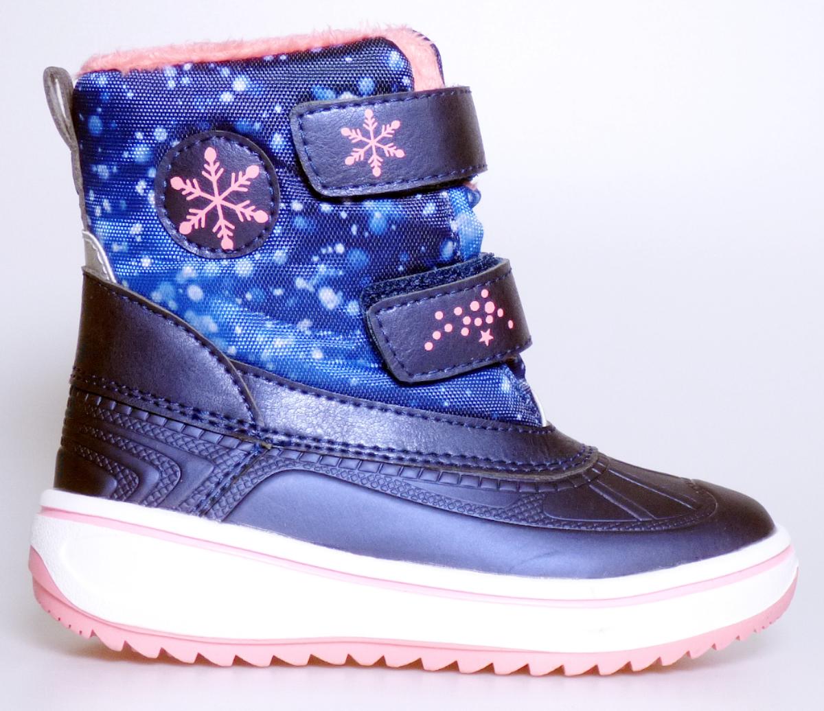 Stiefel (lt. Antrag: Kinderstiefel, Artikel: 335819 A), Foto siehe Anlage,
- mit Laufsohlen aus (lt. Antrag) Kunststoff,
- mit Oberteil aus Kunststoff (Spinnstoff mit einer mit bloßem Auge wahrnehmbaren Außenschicht
  aus Kunststoff; den größten Teil der Außenfläche bildend) und Spinnstoff,
- auf das Oberteil sind Verstärkungsteile aus Kunststoff aufgesetzt,
- gefüttert,
- mit Klettverschluss,
- den Knöchel bedeckend,
- ohne Metallschutz in der Vorderkappe.

"Schuhe, andere als in der Position 6401 genannte, mit Laufsohlen aus Kunststoff und Oberteil
 aus Kunststoff, andere als in den Unterpositionen 6402 1210 bis 6402 2000 genannte, den Knöchel
 bedeckend, andere als in der Unterposition 6402 9110 genannte"