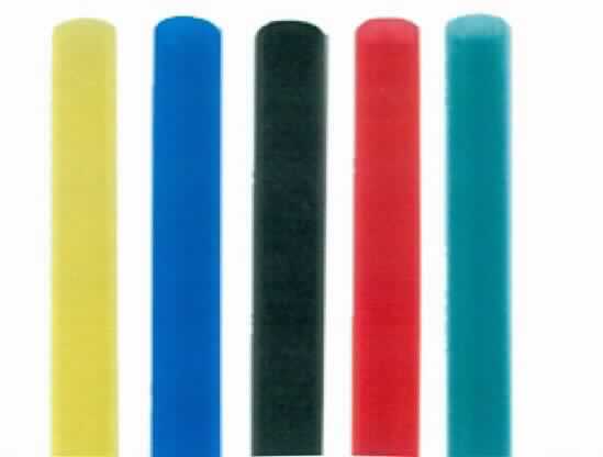 Nach den Angaben des Antragstellers handelt es sich bei der Ware um Trinkhalme aus Kunststoff mit einem runden Durchmesser von 8 mm und einer Länge von 250 mm. 
Die Untersuchungen ergaben, dass es sich um farbige Trinkhalme aus Polypropylen handelt.

Die Ware ist als anderes, nicht biegsames, nahtloses Rohr mit einer Länge, die den größten Durchmesser überschreitet, nicht weiter bearbeitet, aus Polymeren des Propylens in die Codenummer 3917 2210 90 0 des Zolltarifs einzureihen.