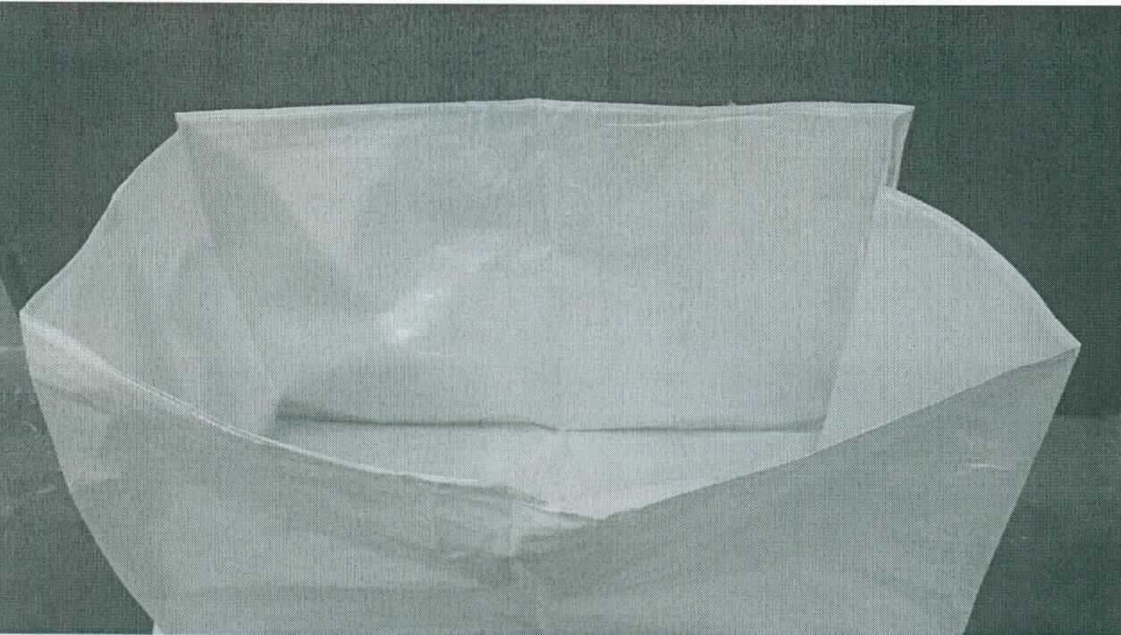 Sack zu Verpackungszwecken, sog. Halbsack aus PP, beidseitig laminiert, Foto siehe Anlage,
- quaderförmig, oben offen, laut Antrag in den Abmessungen: 1210 cm x 670 cm x 740 cm,
- aus Geweben aus Streifen aus synthetischer Spinnmasse, mit einer augenscheinlichen Breite von weniger 
  als 5 mm (