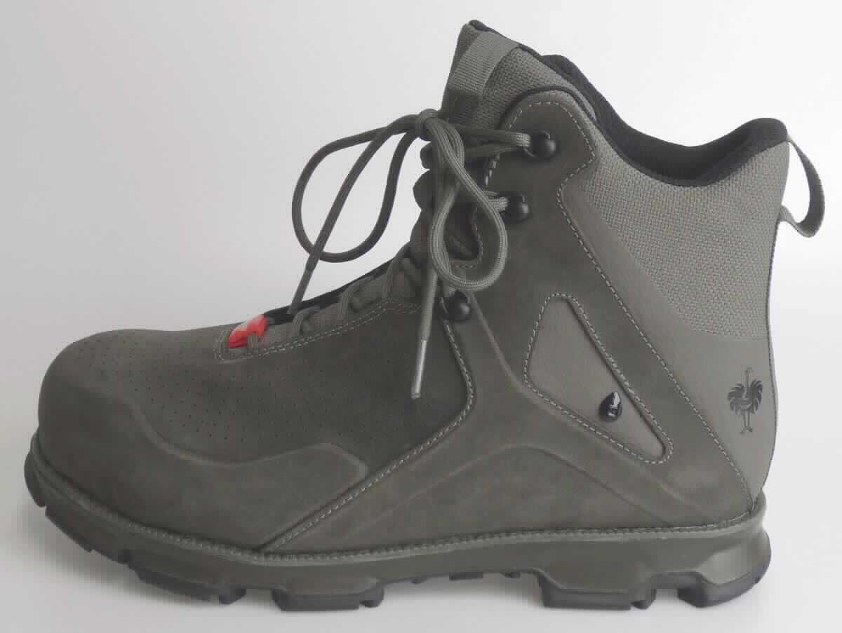 Sicherheitsschuhe (lt. Antrag: 9380541 - e.s. S3 Sicherheitshalbschuhe Barrex mid", Größe 42, Foto siehe Anlage)
- mit Laufsohlen aus Kunststoff/Kautschuk,
- mit Oberteil aus Leder (den größten Teil der Außenfläche bildend) und Spinnstoff,
- auf das Oberteil sind Verstärkungsteile aus Kunststoff und Spinnstoff aufgesetzt,
- mit Schnürsenkelverschluss,
- mit Metallschutz in der Vorderkappe.

"Schuhe mit Laufsohlen aus Kuststoff/Kautschuk und Oberteil aus Leder, andere als in den Unterpositionen
 6403 1200 bis 6403 2000 genannte, mit einem Metallschutz in der Vorderkappe"