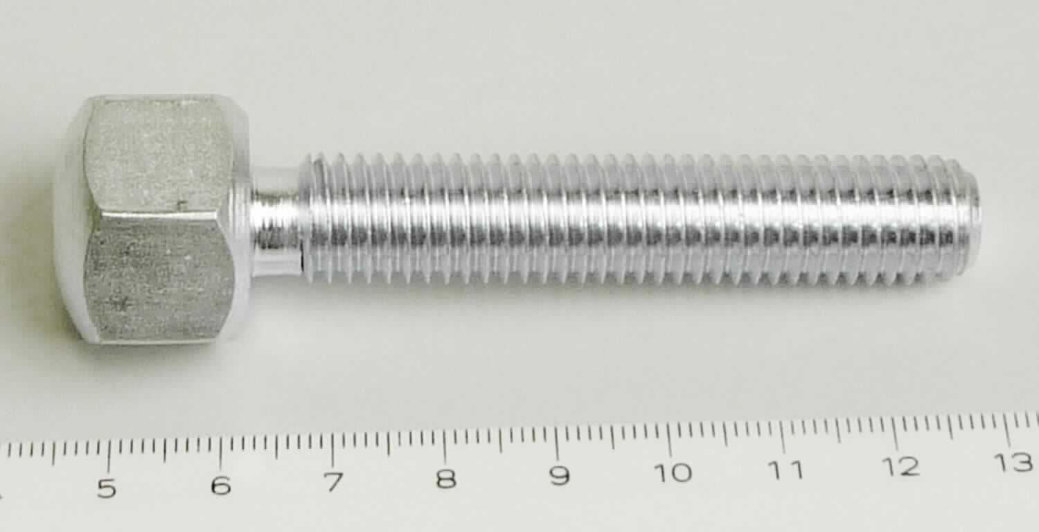 Es handelt sich um verzinkte Schrauben aus Stahl (kein nicht rostender Stahl; Länge ca. 8,3 cm) mit einem nicht bis zum Kopf reichenden Gewinde (M12) mit stumpfem Gewindeende sowie einem Kopf mit Aussensechskant und Innengewinde. Das Erzeugnis weist eine Zugfestigkeit von weniger als 800 MPa auf und dient als Gewindestange für feste, nivellierbare Stellfüße für z. B. Wände oder Maschinen.
- Antragstellerangaben -

Das Erzeugnis ist in einem Kunststoffbeutel mit Label verpackt.

Abbildung siehe Anhang.

Derartige Erzeugnisse gehören als "andere Schrauben aus Stahl (kein nicht rostender Stahl), mit Gewinde, mit Kopf mit Außensechskant, mit einer Zugefestigkeit von weniger als 800 MPa, nicht für bestimmte Luftfahrzeuge" zur Codenummer 7318 1582 90 0 des Zolltarifs.