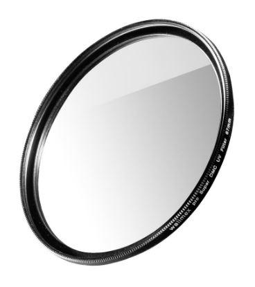 Sog. UV-Filter (Artikel-Nrn. 22951, 22952, 22953, 22954, 22960, 22961, 22962, 22963 und 22964), im Wesentlichen bestehend aus einer optisch bearbeiteten Glasscheibe, welche in einer Metallfassung eingelassen wurde und den optischen Effekt produziert (in verschiedenen Ø erhältlich - 49; 52; 55; 58; 62; 67; 72; 77 und 82 mm).

Zur äußeren Form siehe Abbildung in der Anlage.

Die Ware ist für fotografische Apparate bestimmt. Der UV-Filter blockiert ultraviolettes Licht und verringert den sog. Dunst bei Fernaufnahmen und verstärkt dadurch die Klarheit der Farben.

Der Filter ist in einer Schutzhülle für den dauernden Gebrauch verpackt und wird als "optisches Element, aus Stoffen aller Art, für Instrumente und Geräte, gefasst, nicht aus nicht optisch bearbeiteten Glas, Filter" eingereiht.