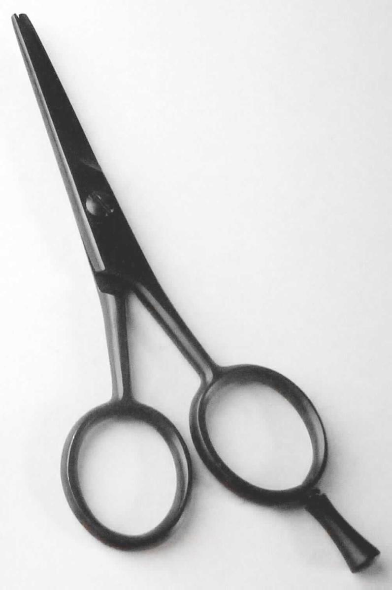 "Bartschere";

- mit freiem Arm zu handhabende Schere mit zwei geraden, um einen Stift x-förmig beweglich
  gelagerten Scherenblättern (ein Scherenblatt weist eine leichte Zahnung auf), vollständig aus 
  unedlem Metall

- die Enden sind zur leichteren Handhabung jeweils zu einer Öse zum Durchstecken 
  eines Fingers ausgearbeitet; eine Öse ist mit einem abschraubbaren Fingerhaken versehen 

- zum Schneiden von Barthaaren 

- auf einem bedruckten Pappkarton aufgeblistert

Abbildung siehe Anlage.

Derartige Erzeugnisse gehören als "Scheren mit arbeitendem Teil aus unedlem Metall" zur 
Codenummer 8213 0000 00 0 des Zolltarifs.