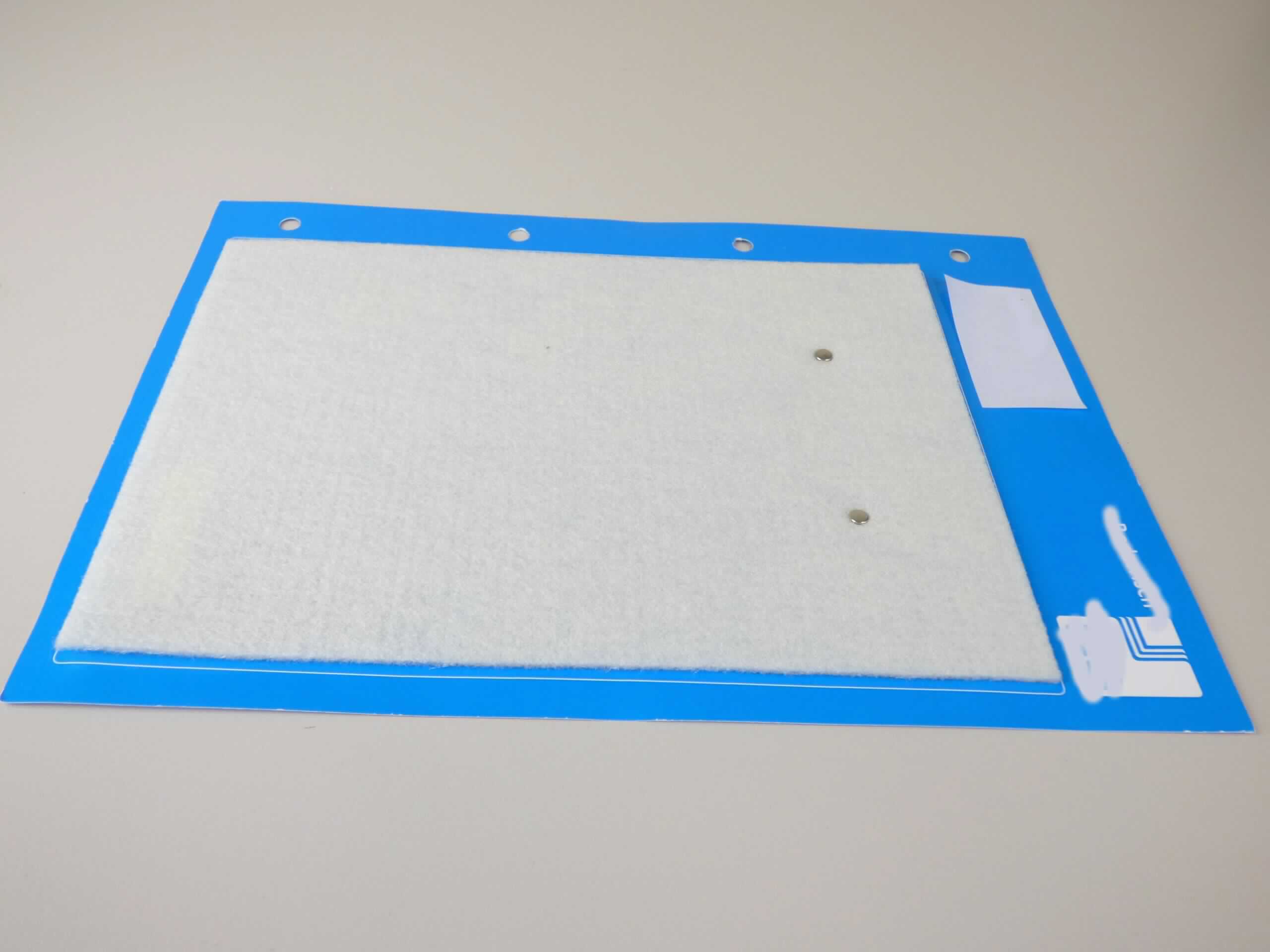 Förderband, sog. Transportband, Foto siehe Anlage,
- laut Antrag endlos, mit einer Dicke von ca. 3 mm, 
- laut Untersuchungsergebnis:
-- aus einem Vliesstoff aus synthetischen Chemiefasern (laut Antrag Polyamid),
-- in der Mitte verstärkt durch ein Gewebe aus synthetischen Monofilen,
- laut Antag zur Verwendung in Papiermaschinen und anderen technischen Maschinen,
- stellt sich als Förderband dar, somit keine Ware der Position 5911.

"Förderband aus Spinnstoffen"