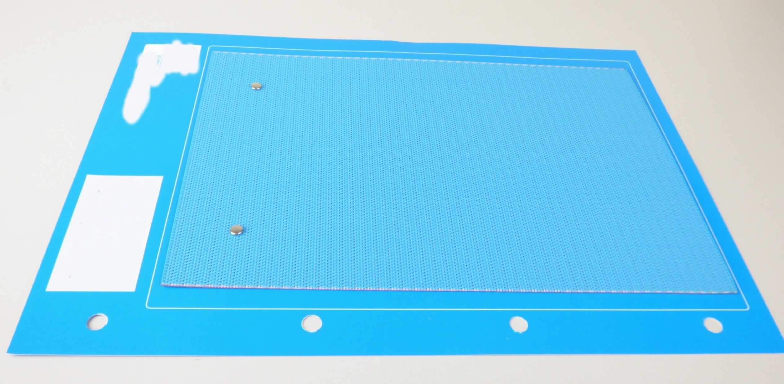 Förderband, sog. Transportband, Foto siehe Anlage,
- laut Antrag mit einer Verbindungsvorrichtung zum Schließen, mit einer Dicke von ca. 2 mm, 
- aus einem Gewebe aus synthetischen Monofilen (mit einem Durchmesser von weniger als 1 mm),
- laut Antag zur Verwendung in Papiermaschinen und anderen technischen Maschinen,
- stellt sich als Förderband dar, somit keine Ware der Position 5911.

"Förderband aus Spinnstoffen"
