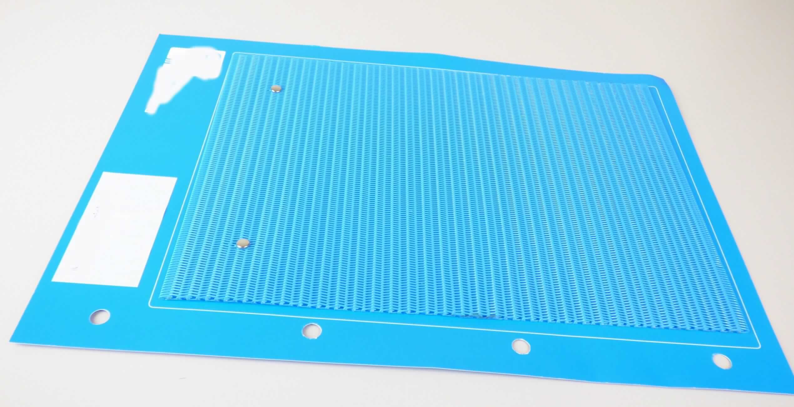 Ware des technischen Bedarfs, sog. Transportband, Foto siehe Anlage,
- laut Antrag endlos, mit einer Dicke von ca. 2 mm,
- aus verbundenen Monofilspiralen aus synthetischer Spinnmasse (laut Antrag Polyester), mit einem Durchmesser
  der Monofile von weniger als 1 mm, u. a. somit keine Ware der Unterposition 5911 32,
- laut Antag zur Verwendung in Papiermaschinen und anderen technischen Maschinen,
- kein Transportband der Position 5910, da u. a. nicht mit Spangen versehen.

"Ware des technischen Bedarfs, aus Spinnstoffen, aufgeführt in Anmerkung 7 zu diesem Kapitel, andere als 
 in den Unterpositionen 5911 1000 10 bis 5911 9099 40 genannte"