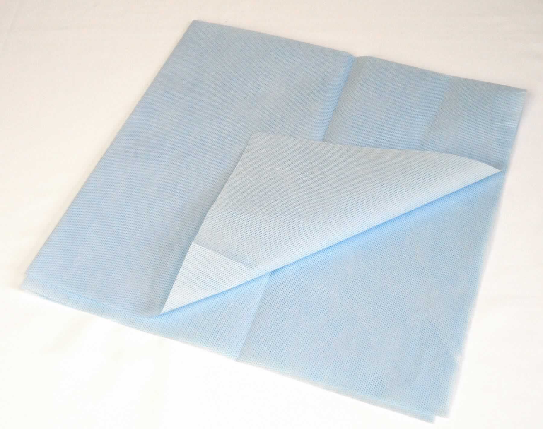 Vliesstoff, sog. Bogenverpackung aus Polypropylen, Art. 3FSMS355106, Foto siehe Anlage,
- quadratisch zugeschnitten (somit nicht konfektioniert); in den Abmessungen von laut Antrag 60 cm x 60 cm,
- laut Untersuchungsergebnis:
-- dreilagiger Vliesstoff, mit:
--- zwei äußeren Lagen aus synthetischen Filamenten (laut Antrag: Polypropylen; spun bonded),
--- einer inneren Lage aus mehreren Lagen aus heißluftgezogenen (melt blown) Fasern,
-- punktuell thermisch verfestigt,
-- weder bestrichen noch überzogen,
-- mit einem Quadratmetergewicht von laut Antrag 37 g,
- dient laut Antrag als Verpackungsmaterial für medizinische Artikel; stellt sich nicht als Ware des technischen 
  Bedarfs der Position 5911 dar, weil die Ware nicht den Bedingungen der Anmerkung 7 a) und b) zu Kapitel 59 
  entspricht,
- im Hinblick auf den Umfang und die Bedeutung in Bezug auf die Verwendung sind der Vliesstoff aus synthetischen 
  Filamenten (spun bonded) und der Vliesstoff aus synthetischen Spinnfasern (melt blown) als gleichbedeutend zu 
  betrachten, somit verleiht keines der beiden Flächenerzeugnisse der Ware ihren wesentlichen Charakter; sie ist 
  daher der von den gleichermaßen in Betracht kommenden Unterpositionen (5603 12 und 5603 92) in der Nomen-
  klatur zuletzt genannten zuzuweisen.

"Vliesstoff, anderer als in den Unterpositionen 5603 11 bis 5603 14 genannte, mit einem Quadratmetergewicht 
 von mehr als 25 g bis 70 g, nicht bestrichen oder überzogen, anderer als in den Unterpositionen 5603 9290 10 bis
 5603 9290 80 genannte"