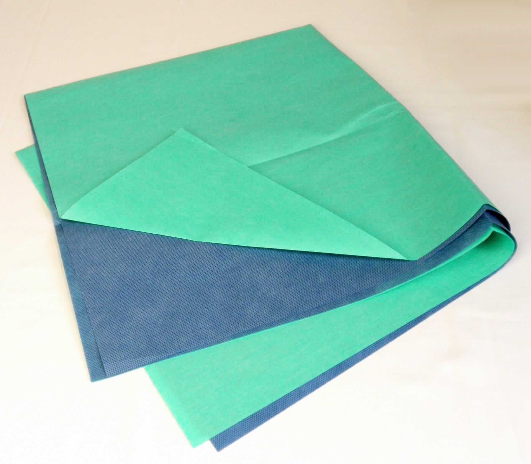 Verpackungsmaterial, sog. Bogenverpackung interleaved Polypropylen, Art. 3FITL375108, Foto siehe Anlage,
- Zusammenstellung, bestehend aus Vliesstoffen und Papiervliesen,
- laut Antrag jeweils 100 Stück gemeinsam in einem Karton für den Einzelverkauf aufgemacht und zur Befrie-
  digung eines speziellen Bedarfs zusammengestellt,
- quadratisch zugeschnitten (somit nicht konfektioniert); in den Abmessungen von laut Antrag 75 cm x 75 cm,
- Vliesstoffe:
-- laut Untersuchungsergebnis:
--- aus einem ca. 0,4 mm dicken, dreilagigen Vliesstoff, mit:
---- zwei äußeren Lagen aus synthetischen Filamenten (laut Antrag: Polypropylen; spun bonded),
---- einer inneren Lage aus mehreren Lagen aus heißluftgezogenen (melt blown) Fasern,
--- punktuell thermisch verfestigt,
--- weder bestrichen noch überzogen,
--- mit einem Quadratmetergewicht von laut Antrag 60 g,
-- im Hinblick auf den Umfang und die Bedeutung in Bezug auf die Verwendung sind der Vliesstoff aus synthe-
   tischen Filamenten (spun bonded) und der Vliesstoff aus synthetischen Spinnfasern (melt blown) als gleich-
   bedeutend zu betrachten, somit verleiht keines der beiden Flächenerzeugnisse der Ware ihren wesentlichen 
   Charakter; sie ist daher der von den gleichermaßen in Betracht kommenden Unterpositionen (5603 12 und 
   5603 92) in der Nomenklatur zuletzt genannten zuzuweisen,
- Papiervliese:
-- laut Untersuchungsergebnis aus einem ca. 0,3 mm dicken, gekreppten Papiervlies aus überwiegend Zellstoff, 
   gemischt mit synthetischen Spinnfasern (Polyester),
-- mit einem Quadratmetergewicht von laut Antrag 67 g,
- dient laut Antrag als Verpackungsmaterial für medizinische Artikel; stellt sich nicht als Ware des technischen 
  Bedarfs der Position 5911 dar, weil die Ware nicht den Bedingungen der Anmerkung 7 a) und b) zu Kapitel 59 
  entspricht,
- im Hinblick auf die Verwendung sind die Vliesstoffe und die Papiervliese als gleichbedeutend zu betrachten, im 
  Hinblick auf den Umfang (Dicke) sind die Vliesstoffe, im Hinblick auf den Umfang (Gewicht) die Papiervliese
  charakterbestimmend; somit verleiht keiner der beiden Stoffe der Warenzusammenstellung ihren wesentlichen 
  Charakter; sie ist daher der von den gleichermaßen in Betracht kommenden Positionen (4803 und 5603) in der 
  Nomenklatur zuletzt genannten zuzuweisen. 

"Vliesstoff, anderer als in den Unterpositionen 5603 11 bis 5603 14 genannte, mit einem Quadratmetergewicht 
 von mehr als 25 g bis 70 g, nicht bestrichen oder überzogen, anderer als in den Unterpositionen 5603 9290 10 bis
 5603 9290 80 genannte"