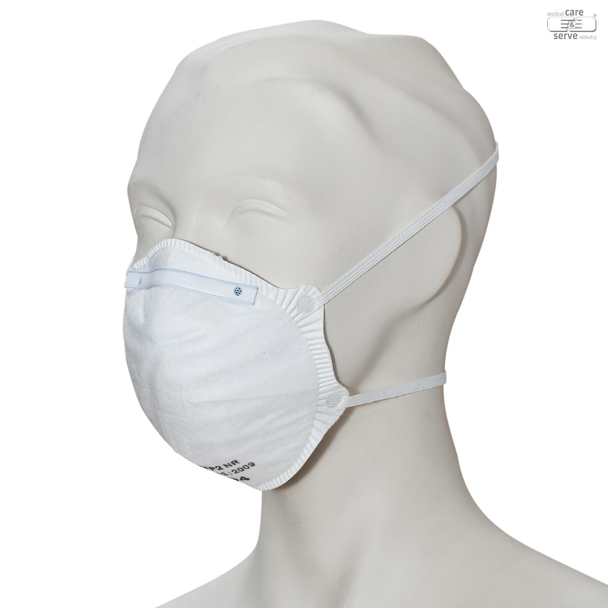 Gesichtsschutzmaske, sog. Atemschutzmaske, Foto siehe Anlage,
- dem Mund- und Nasenbereich angepasst gearbeitet,
- mehrlagig gearbeitet; aus unterschiedlich strukturierten Vliesstoffen der Position 5603 aus laut Antrag
  Polypropylen (synthetische Chemiefasern),
- im Nasenbereich auf der Innenseite mit einem Streifen aus Schaumkunststoff gepolstert, auf der
  Außenseite mit einem mit Drähten aus unedlem Metall verstärkten Kunststoffclip versehen, der
  eine optimale Anpassung an den Mund- und Nasenbereich unterstützen soll,
- an den Seiten mit zwei elastischen Bändern zur Befestigung am Kopf ausgestattet,
- an allen Rändern thermisch verfestigt,
- u. a. durch Zusammenfügen konfektioniert,
- laut Antrag filtrierende Halbmaske FFP 1 der Norm EN149 entsprechend.

"Andere konfektionierte Ware (Gesichtsschutzmaske), aus Spinnstoffen, aus Vliesstoffen, filtrierende
 Halbmaske (FFP) gemäß EN 149, andere als in den Unterpositionen 6307 9093 11 und 6307 9093 19
 genannte"