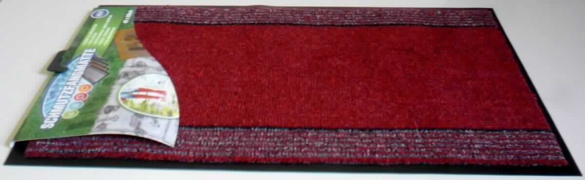 Fußmatte, sog. Schutzfangmatte, Foto siehe Anlage,
- an einem bedruckten Pappaufhänger mit Kunststoffbügel befestigt, 
- rechteckig, laut Antrag mit den Abmessungen (L x B): 68 cm x 40 cm,
- laut Untersuchungsergebnis:
-- getufteter Teppich,
-- mit einem Grund aus einem Vliesstoff aus synthetischen Chemiefasern und einem Flor aus synthetischen 
   Chemiefasern (laut Antrag: Polypropylen),
-- auf einer Unterlage aus Kunststoff (laut Antrag: Vinyl) aufgebracht, die seitlich ca. 1,5 cm über die Abtretfläche 
   hinausragt (somit konfektioniert),
-- keine Fliese,
- die Ware weist aufgrund ihrer Dicke, Steifheit und Widerstandsfähigkeit die charakteristischen Merkmale eines
  Fußbodenbelages auf.

"Teppich, aus Spinnstoffen, getuftet (Nadelflor), konfektioniert, aus synthetischen Spinnstoffen (Polypropylen), 
 keine Fliese"