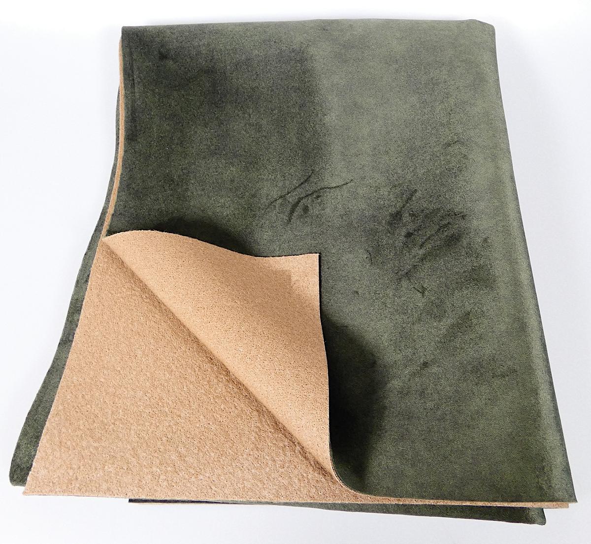 Textillaminat, Foto siehe Anlage,
- als Meterware, mit einer Breite von laut Antrag 140 cm,
- aus zwei mit ihrer ganzen Fläche aufeinanderliegenden und so miteinander durch Kleben
  verbundenen Lagen:
-- mit einer Oberlage (Schauseite):
--- aus einem Samtgewirke (Kettenwirktechnik),
--- aus synthetischen Chemiefasern (laut Antrag Polyester), 
--- kein Hochflorerzeugnis und kein Schlingengewirke,
-- mit einer Unterlage:
--- aus einem gerauten Kuliergewirke,
--- aus synthetischen Chemiefasern, 
--- auf der Rückseite dünn mit Kunststoff bestrichen,
- das die Schauseite bildende Samtgewirke verleiht der Ware insbesondere im Hinblick auf die
  Bedeutung in Bezug auf die Verwendung als Möbelbezugsstoff ihren wesentlichen Charakter.

"Samt, gewirkt, anderer als in der Unterposition 6001 10 genannte, aus Chemiefasern"