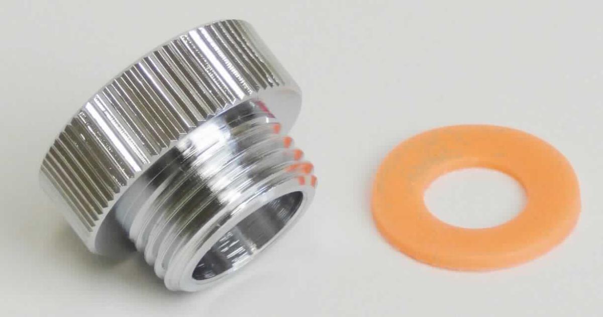 Rohrverbindungsstück aus Kupfer; Reduziernippel

Bei der Ware handelt es sich um ein Hohlerzeugnis mit einer Höhe von ca. 19 mm. An einem Ende befindet sich ein Außengewinde (20 mm) und am anderen Ende ein Innengewinde (24 mm) mit eingelegtem Dichtungsring. Die Ware ist aus verchromtem Messing (Kupfer-Zink-Legierung) gefertigt und wird zum Verbinden von z.B. Rohren in der Sanitärinstallation verwendet. 

Die Ware ist als "Rohrverbindungsstück aus Kupferlegierungen" in den TARIC-Code 7412 2000 00 einzureihen.