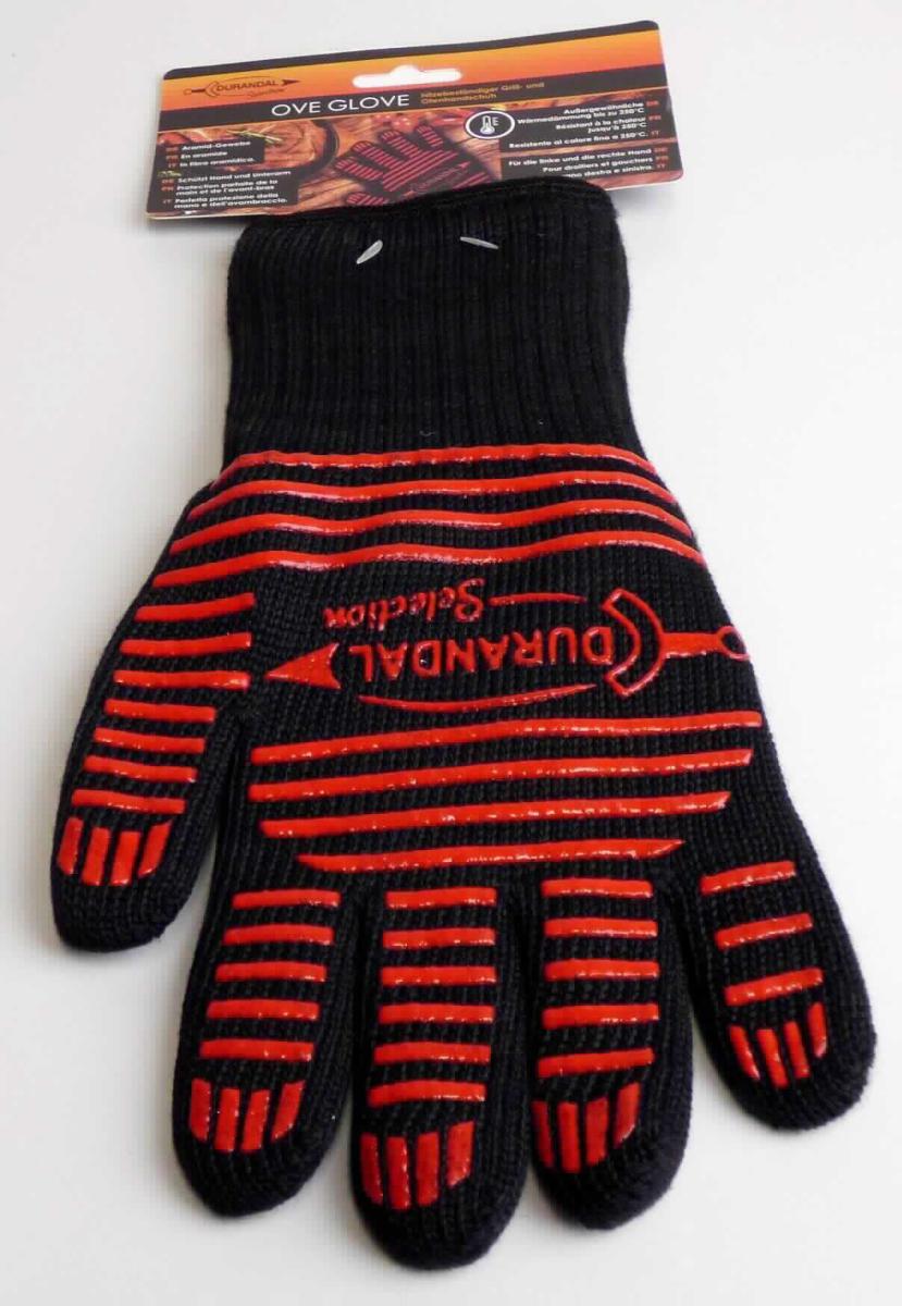 Handschuh, sog. Grillhandschuh, in Erwachsenengröße, Art. 21150, Foto siehe Anlage,
- an einem bedruckten Pappaufhänger befestigt,
- als Fünffingerhandschuh gearbeitet,
- aus einfarbigen Gewirken aus laut Antrag Aramid (synthetische Chemiefasern),
- abgepasst gewirkt,
- durchgehend gefüttert,
- auf der Handinnen- und -außenseite musterbildend mit augenscheinlich Kunststoff bedruckt,
- mit einer gerippt gewirkten, elastischen Stulpe,
- am unteren Rand mit einer Überwendlichnaht gesäumt.

"Fingerhandschuh aus Gewirken, andere als in der Unterposition 6116 10 genannte, aus synthetischen 
 Chemiefasern"