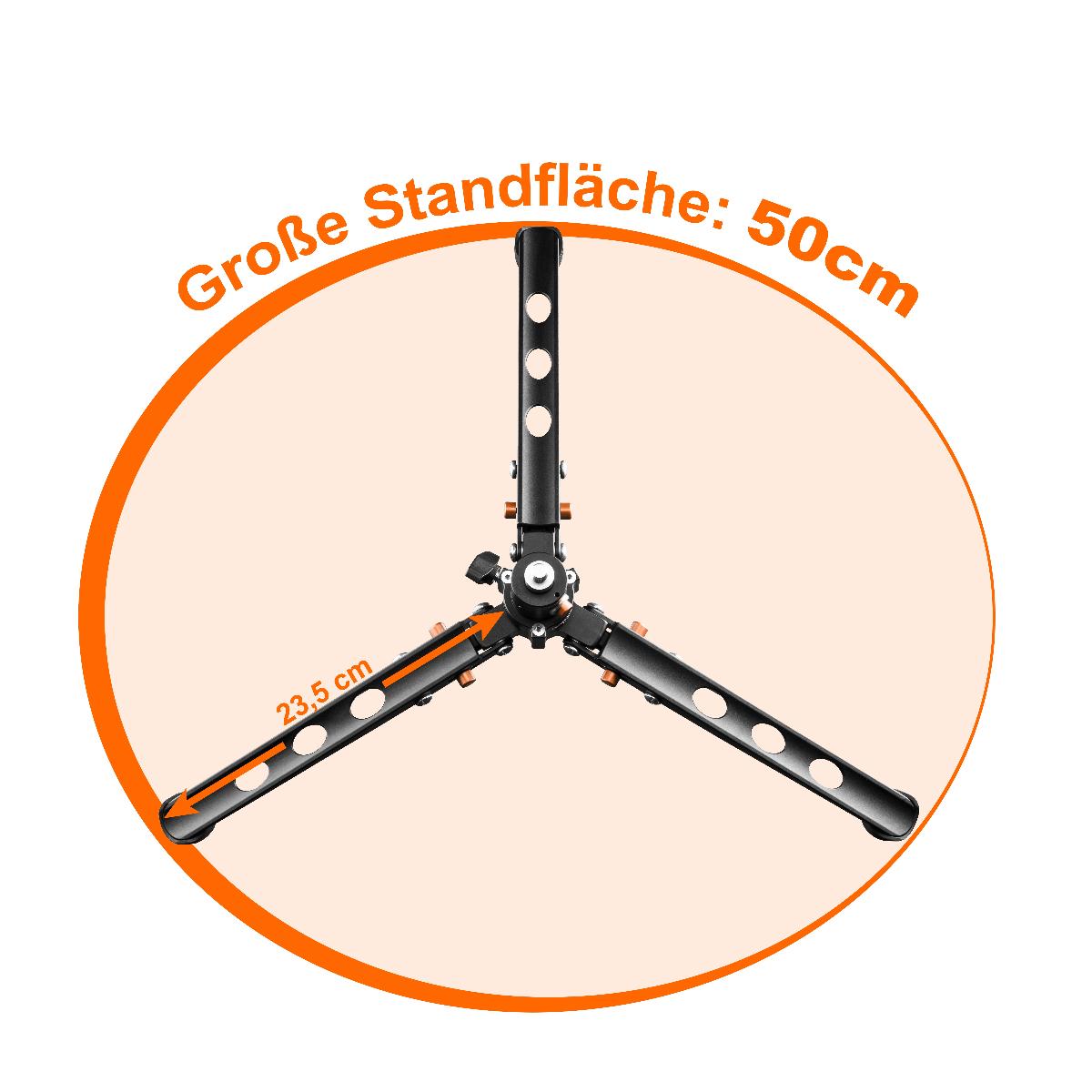 Es handelt sich um eine Warenzusammenstellung in Aufmachung für den Einzelverkauf, bestehend aus:

- einem Dreibeinstativ und
- einem Adapter aus unedlem Metall mit Gewinde.

Das zusammenklappbare Dreibeinstativ besteht im Wesentlichen aus Aluminiumbeinen mit Gummierung und einem 3/8 Zoll Gewinde mit Kugelkopf. Die Beine besitzen eine Länge von ca. 24,5 cm. Das Stativ ist dazu vorgesehen, Kameras, Leuchten, Blitze (keine Gegenstände der vZTA-Entscheidung) aufzunehmen und dienen der Reduzierung zufälliger Bewegungen.
Der Adapter lässt sich auf dem Gewinde des Stativs befestigen und bietet auf der anderen Seite einen 1/4 Zoll Anschluss.
Aufgrund der Bedeutung für die Verwendung bestimmt das Stativ den Charakter der Warenzusammenstellung.

Da das Dreibeinstativ über mehrere Funktionen verfügt, erfolgt eine Einreihung in die zuletzt genannte, der gleichermaßen in Betracht kommenden Unterpositionen.

Die verpackte Ware ist als "Dreibeinstativ, nicht von der Unterposition (KN) 9620 0010 erfasst, aus Aluminium" einzureihen.