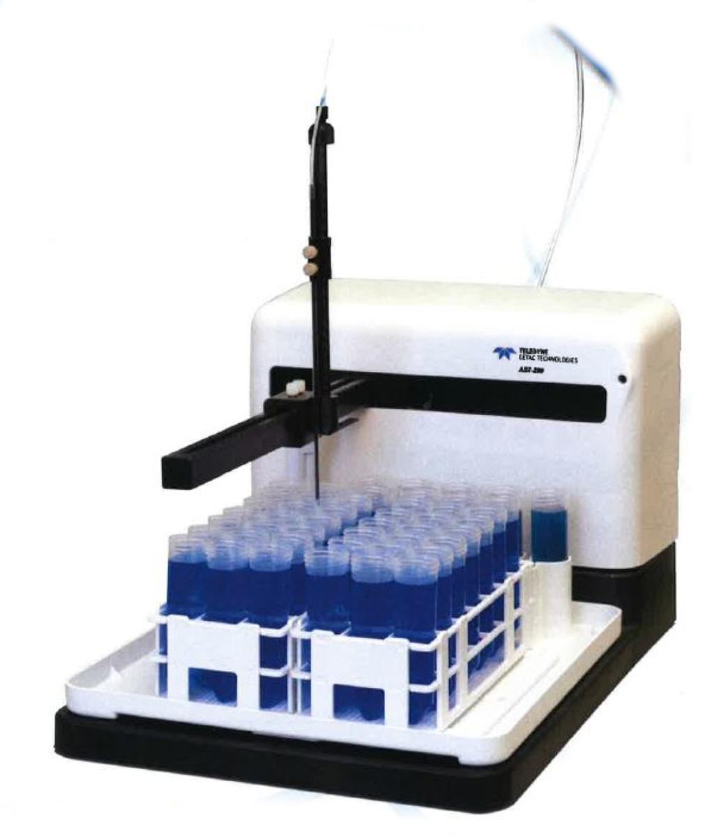 So genannter Autosampler, im Wesentlichen bestehend aus einem Gehäuse (Maße je nach Ausführung; zur äußeren Form siehe Abbildung in der Anlage) mit einem motorgetriebenen X-Y-Z Positionierungsarm mit Probeninjektionsnadel, je nach Ausführung zwei, vier oder acht Probentabletts, mit Probenhalter, einem Stromanschluss, digitalen Ein- und Ausgängen und einem USB-Anschluss.
Die Ware dient zur automatischen Probenentnahme und -weitergabe an ein nachfolgendes Analysegerät der Position 9027 (nicht Gegenstand der vZTA-Entscheidung). Das Gerät selber verfügt über keine eigene Pumpe; es muss über Drittgeräte (z.B. Computer; nicht Gegenstand dieser vZTA-Entscheidung) gesteuert werden.

Die Ware wird als "Teil, erkennbar hauptsächlich bestimmt für Instrumente, Apparate und Geräte der Unterpositionen (HS) 9027 20 bis 9027 80" eingereiht.