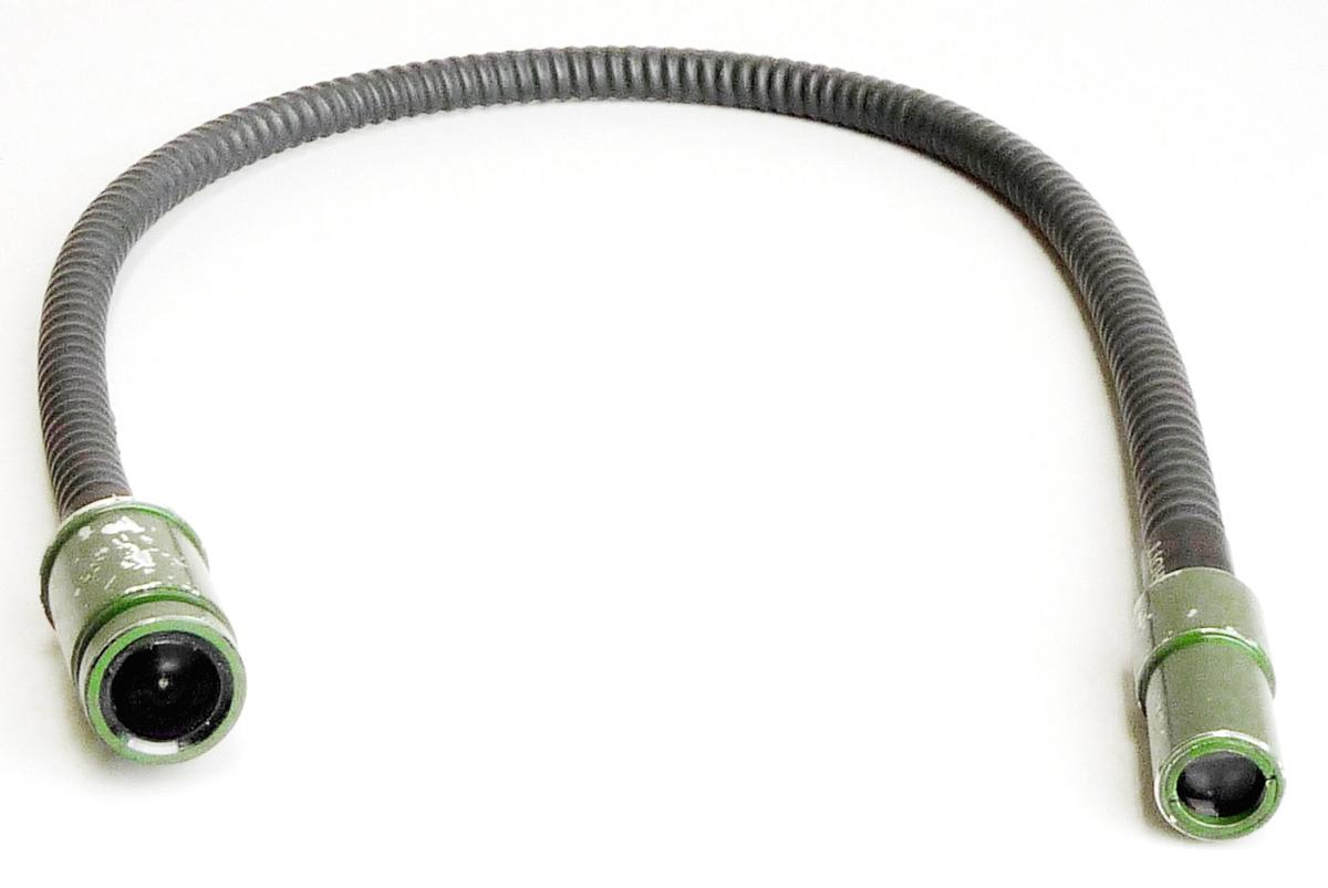 Sog. Bildleiter, im Wesentlichen bestehend aus einem flexiblen faseroptischen Kabel aus einem Bündel gleichgerichteter Glasfasern mit einem Durchmesser von 10 μm (Kern und Cladding) - Typ Wound Image Bundle -, nicht einzeln umhüllt, deren jeweilige Enden durch Verschmelzung fixiert werden, in einer gemeinsamen Hülle (zur äußeren Form: siehe Abbildung in Anlage).
Die Ware wird in drei Standard-Faserkernvarianten (4x4 mm / 5x6,7 mm / 8x10 mm) und in sieben Längen (in Inch: 24; 36; 48; 72; 108; 150;180) hergestellt.
Das Faserbündel ist je nach Applikation mit einer Schutzummantelung aus unterschiedlichen Materialien, zum Beispiel aus Stoff oder Teflon-Metallgeflecht, überzogen.
Das Bildleiterkabel dient der Bildübertragung unter anderem bei der technischen Inspektion von Tanks, in Vakuumumgebung, bei der Schweißrobotik oder als "Türspion" bei verstärkten doppellagigen Türen.
Die Ware wird als "Kabel aus optischen Fasern, ausgenommen solche der Position 8544, zur Bildübertragung" eingereiht.