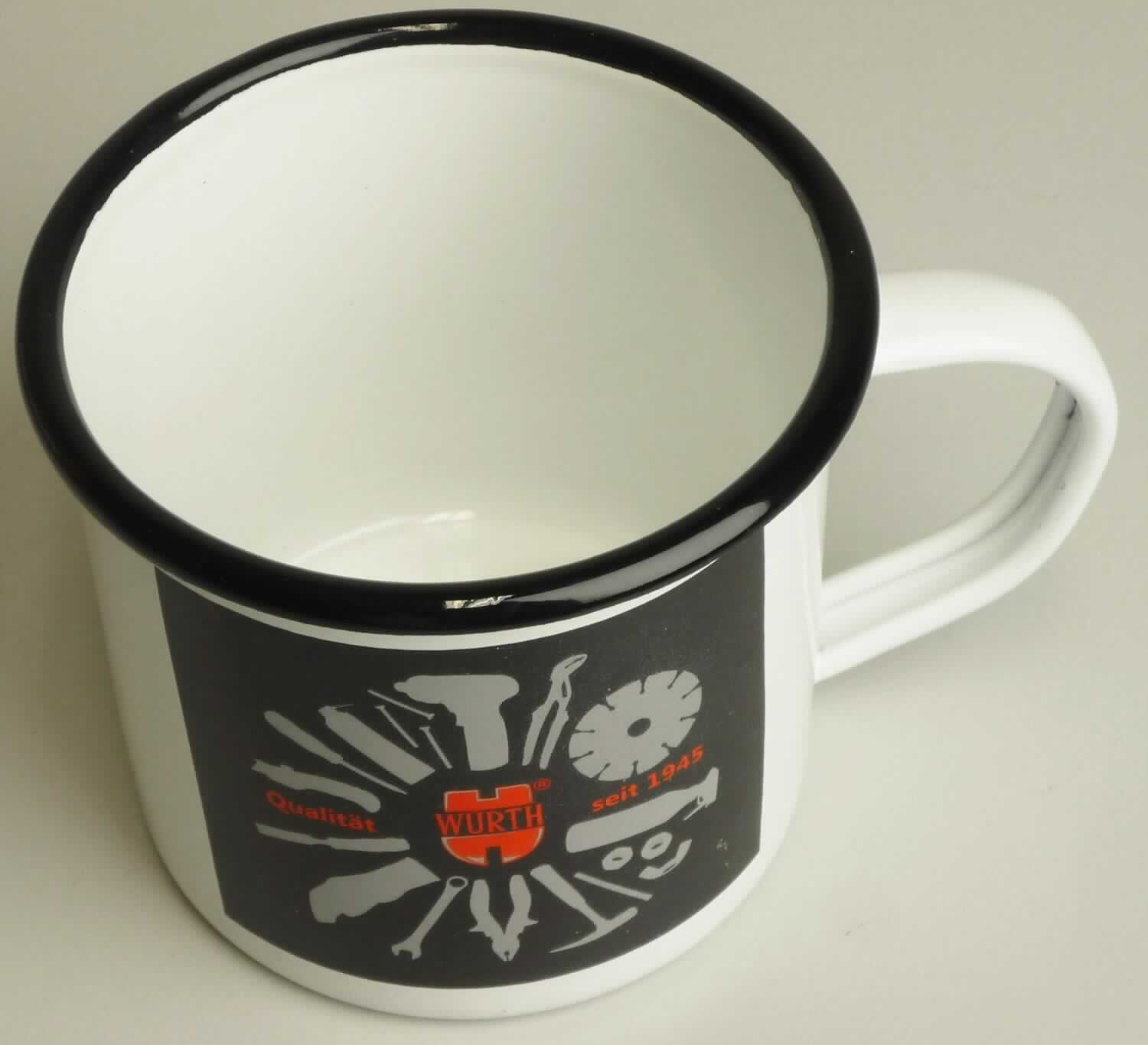 Tasse aus Stahl

Bei der Ware handelt es sich um zylinderförmige, etwa 8 cm hohe, mit einem Griff versehene Trinkgefäße (Tasse, Becher) aus emailliertem und bedrucktem Stahlblech (kein nicht rostender Stahl).

Derartige Artikel sind als "andere Haushaltsartikel aus Stahl, emailliert" in den TARIC-Code 7323 9400 00 einzureihen.