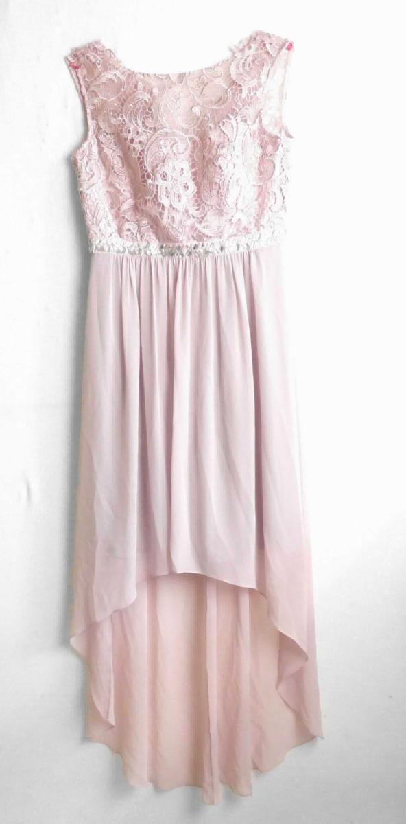 Kleid, sog. Kleid für Frauen, Style 12461100691, Größe 38, Foto siehe Anlage,
- oberhalb der Taille zweilagig gearbeitet:
-- mit einer Außenlage aus laut Untersuchungsergebnis durchbrochenen, maschinellen Stickereien der Position 
   5810 (somit keine sog. Raschelspitze),
-- im Bereich der Schulter und des Halsausschnitts mit einer Innenlage aus einfarbigen, netzartig durchbrochenen 
   Gewirken,
-- im Bereich der Brust und des Rückens mit einer Innenlage aus einfarbigen, doppelt gearbeiteten Geweben; 
   zusätzlich gepolstert,
-- Außen- und Innenlagen sind am Halsausschnitt, an den Armausschnitten sowie an den Reißverschlussnähten 
   dauerhaft zusammengenäht,
- im Bereich der Taille mit einem aufgenähten, ca. 2,5 cm breiten, umlaufenden Band aus laut Untersuchungs-
  ergebnis maschinellen Stickereien der Position 5810 verziert,
- im Rockteil aus ca. 0,3 mm dicken, einfarbigen Geweben; mit ca. 0,5 mm dicken, einfarbigen Gewirken unterlegt,
- alle Flächenerzeugnisse aus laut Antrag 100 % Polyester (synthetische Chemiefasern),
- über das Knie reichend (Rückenlänge: ca. 137 cm), hinten bis zu 47 cm kürzer gearbeitet,
- mit einem runden Halsausschnitt,
- hinten mit einer ca. 35 cm langen Öffnung mit Haken- und Reißverschluss, 
- ärmellos,
- am unteren Rand durch Umschlagen und Festnähen gesäumt,
- kann aufgrund der Länge ohne ein weiteres, den Unterkörper bedeckendes Kleidungsstück getragen werden,
- im Hinblick auf den Umfang und das äußere Erscheinungsbild bestimmen die Gewebe und Stickereien den 
  Charakter der Ware.

"Kleid, aus Geweben und Stickereien, für Frauen, aus Chemiefasern"