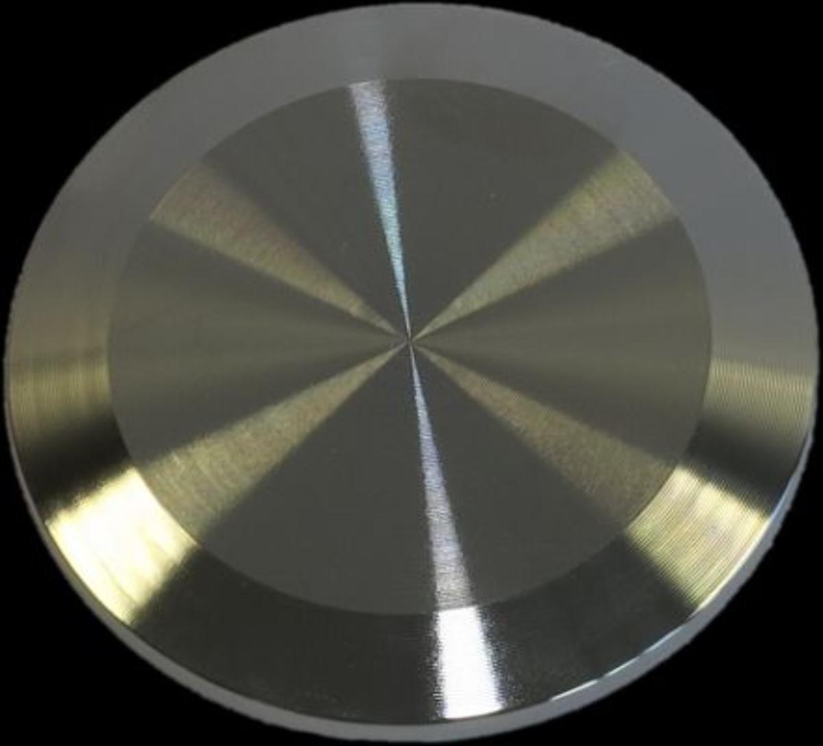 Rohrverschlussstück; Blindflansch

Bei der Ware handelt es sich um flache, gedrehte Scheiben aus Aluminium. Die Scheiben verfügen über spezifische, eingefräste Nuten und Kanten. Die Waren werden verwendet um Rohröffnungen mit KF- oder ISO-K-Anschlüssen vakuumdicht zu verschließen. Sie werden für Rohrdurchmesser von DN 16 bis DN 250 verwendet.

Die Ware ist nach ihrer stofflichen Beschaffenheit als Rohrverschlussstück aus Aluminium, anderes, in den TARIC-Code 7609 0000 90 einzureihen.