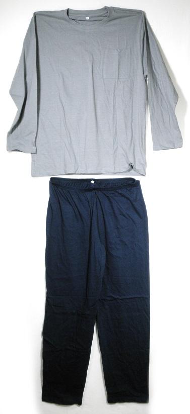 Modisches Unterhemd und lange Hose, sog. Herren-Pyjama, Art. Danilo-PY, Größe L, Foto siehe Anlage,
- als zweiteilige Zusammenstellung; kein Schlafanzug, da die Kleidungsstücke nach ihren objektiven
  Merkmalen (insbesondere nach Schnitt, Material und Gesamteindruck) unterschiedslos im Bett oder an
  anderen Orten getragen werden können und daher nicht dazu bestimmt sind, ausschließlich oder im
  Wesentlichen als Nachtkleidung getragen zu werden,
- keine Kombination, u. a. weil ein Kleidungsstück der Position 6109 (modisches Unterhemd) nicht als
  Bestandteil einer Kombination zugelassen ist,
- getrennte Einreihung aller Bestandteile, weil die Kleidungsstücke nicht zusammen in eine Position
  eingereiht werden können,
- modisches Unterhemd:
-- aus ca. 0,6 mm dicken (leichten), einfarbigen Gewirken aus laut Antrag 100 % Baumwolle,
-- über den Schritt reichend (Rückenlänge: ca. 74 cm),
-- mit einem runden, halsnahen Ausschnitt mit einer Randeinfassung,
-- ohne Öffnung und ohne Verschluss,
-- mit langen, nicht enganliegenden Ärmeln (somit kein T-Shirt),
-- mit einer aufgesetzten, offenen Brusttasche ausgestattet,
-- modisch gestaltet, wird unmittelbar auf der Haut getragen,
-- am unteren Rand und an den Ärmelenden durch Umschlagen und Festnähen gesäumt.

"Unterhemd, aus Gewirken, aus Baumwolle"