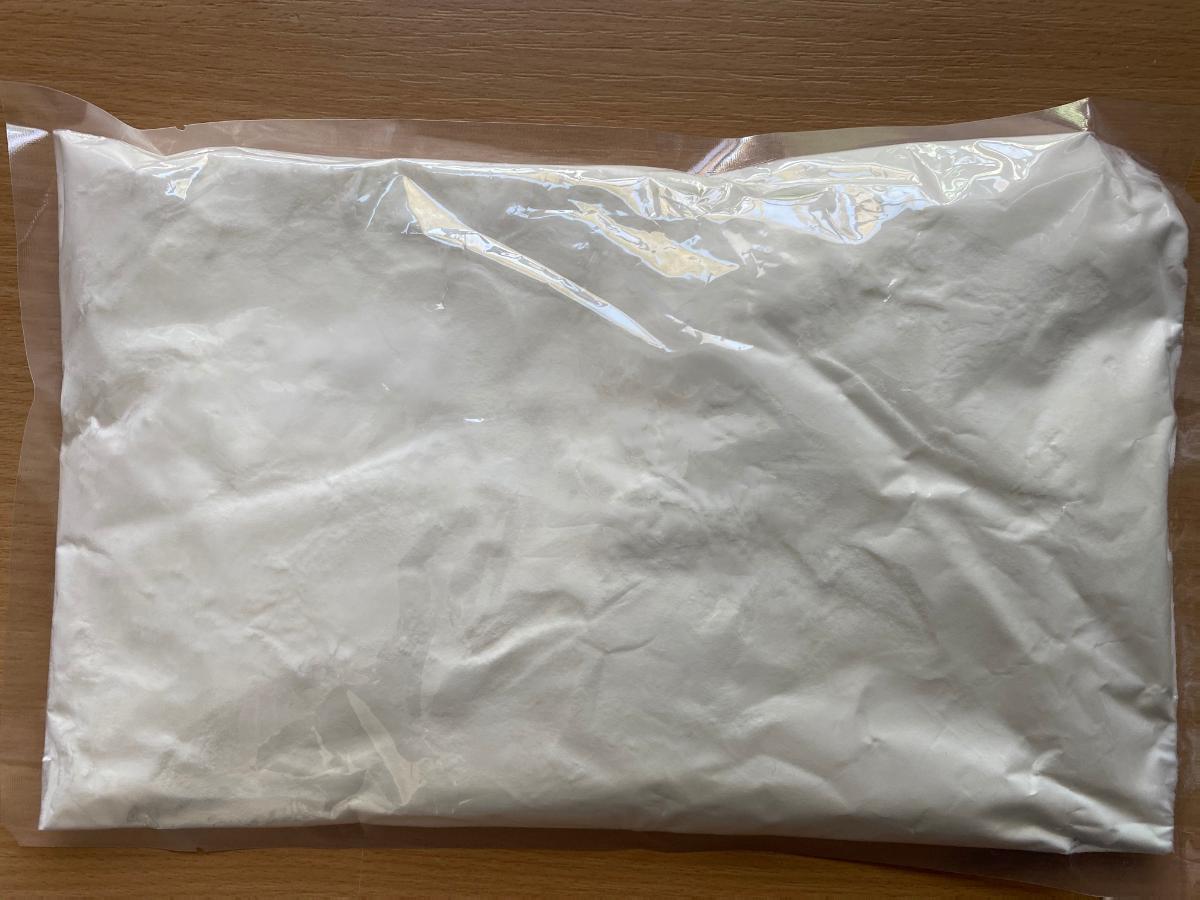 Anderer Zucker; unverdauliches Dextrin-Pulver

Bei der ursprünglich vorgelegten Ware handelt es sich um ein weißes, feines Pulver. Nach den Angaben handelt es sich um ein Dextrin, in dem mehr als 50 % der glykosidischen Bindungen als 1,6-Bindungen der Glucoseeinheiten vorliegen wie in Isomaltose. Außerdem liegen 1,2- und 1,3-Bindungen zwischen den Glucoseeinheiten vor. Nach einer hier durchgeführten Untersuchung weist die Ware einen Gehalt an reduzierenden Zuckern, berechnet als Dextrose und bezogen auf den Trockenstoff, von mehr als 10 GHT (jedoch weniger als 20 GHT) auf.

Die Ware ist als anderer Zucker in die Unterposition 1702 9095 der Kombinierten Nomenklatur einzureihen.