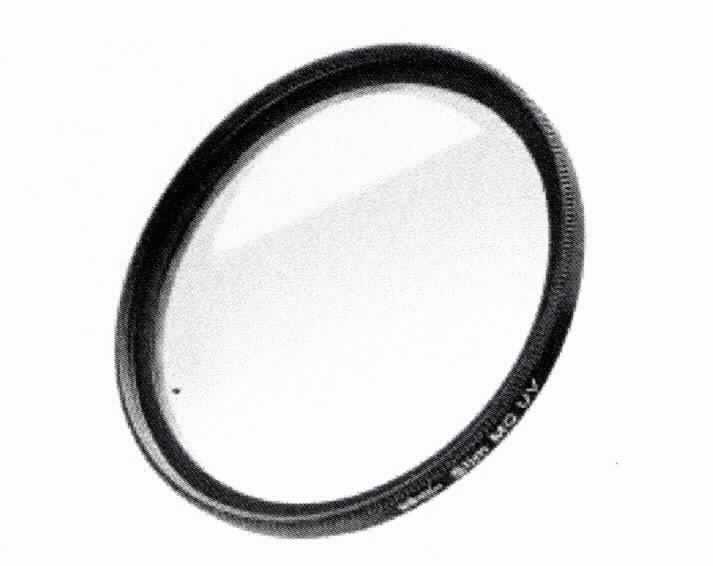 walimex pro UV-Filter slim MC 95 mm, Artikelnummer: 21658, in Form eines runden, in einem Metallrahmen mit zusätzlichem Frontgewinde gefassten, UV-Licht absorbierenden, mehrschichtvergüteten Filter aus optisch bearbeitetem, planparallel geschliffenem Glas. Der Filter wird auf Foto-Objektive geschraubt, um chromatische Abberationen bei nicht hochwertig vergüteten Objektiven zu vermeiden und so die Bildqualität zu erhöhen. 
Das Erzeugnis ist in einer passenden, für die dauerhafte Aufbewahrung geeigneten Schutzhülle verpackt.
Zur äußeren Form siehe Abbildung in Anlage.

Die Ware wird als "optisches Element, aus Stoffen aller Art, für Instrumente und Geräte, gefasst, nicht aus nicht optisch bearbeiteten Glas, Filter, keine Ware der Unterposition (TARIC) 9002 2000 10" eingereiht.