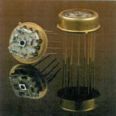 Empfangseinheit (Silicon und InGaAs-APD Receiver Serie H1),
- in Form einer Multikomponente Integrierten Schaltung (MCO) mit einer monolithischen integrierten
  Schaltung, Photodiode (Si-APD), Diode, Widerständen und Kondensatoren,
- in einem TO-8 Gehäuse mit Pin-Anschlüssen (Abbildung siehe Anlage),
- bei Defekt wirtschaftlich sinnvoll nicht reparabel.

"Elektronische integrierte Schaltung, kein Prozessor und Steuer- und Kontrollschaltung,
 Speicher oder Verstärker; APD-Receiver in Form einer Multikomponente Integrierten Schaltung (MCO)"