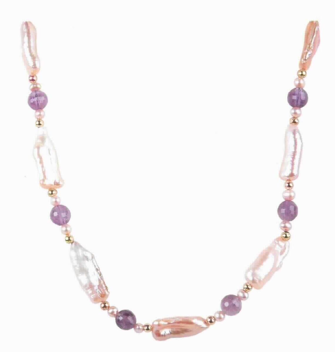 Halskette (Collier) aus sog. drachenzahnförmigen und kugelförmigen Süßwasserzuchtperlen (pfirsichfarben), Amethyst(fliederfarbene Schmucksteine) und goldfarbenen Zwischenelementen aus sog. Basismaterial; die Perlen, Ametyhst-Schmucksteine und Zwischenelemente sind auf einer sog. Stahlseide-Schnur aufgefädelt,
- Collier mit einer Länge von etwa 45 cm, ausgestattet mit einer etwa 5 cm langen Verlängerungskette aus
  unedlem Metall und einem herzförmigen Karabiner aus sog. Basismaterial (unedles Metall) goldfarben,
- Antragstellerangaben -

Aufgrund der Anzahl und des Wertes verleihen die Zuchtperlen der Ware ihren wesentlichen Charakter.

Abbildung siehe Anlage.

Derartige Erzeugnisse gehören als "Waren aus Zuchtperlen" zum TARIC-Code 7116 1000 00.