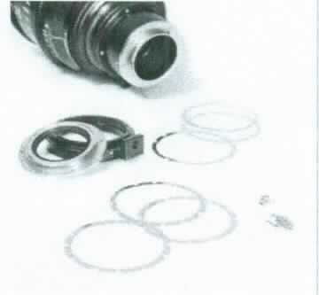 Sog. XEEN Mount Kit in unterschiedlichen Ausführungen, im Wesentlichen bestehend aus einem Adapterring, sechs runden, mit Bohrungen versehenen Abstandshaltern und zwölf Schrauben (äußere Form siehe Abbildung in der Anlage). 
Die Bestandteile werden zu einer Anpasseinheit zusammengesetzt und dienen der passgenauen Verbindung zwischen einem XEEN-Festbrennweiten Objektiv an einen anderen Kamera-Mount.

Die Ware wird als "Zubehör, erkennbar hauptsächlich bestimmt für Objektive für Kameras, die nicht von den Unterpositionen (TARIC) 9002 1100 10 bis 9002 1100 80 erfasst werden" eingereiht.