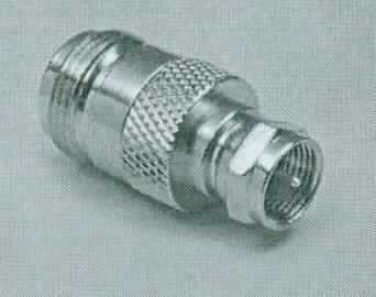 Adapter (F-Stecker auf N-Kupplung),
- aus einem spezifisch geformten Metallgehäuse (29,5 mm),
- mit einer N-Kupplung (Buchse) auf der einen Seite und einem F-Stecker auf der anderen Seite,
- für Koaxialkabel,
- mit Delrin-Isolation,
- vernickelt,
- mit Außengewinde und Außensechskant,
- für eine Spannung von weniger als 1000 V,
- zum Herstellen einer elektrischen Verbindung nach Einstecken der entsprechenden Gegenstücke.

Die Ware ist als "elektrisches Gerät zum Verbinden von elektrischen Stromkreisen, für eine Spannung von 1000 V oder weniger, Steckvorrichtung für Koaxialkabel" einzureihen.

Anlage: 1 Abbildung