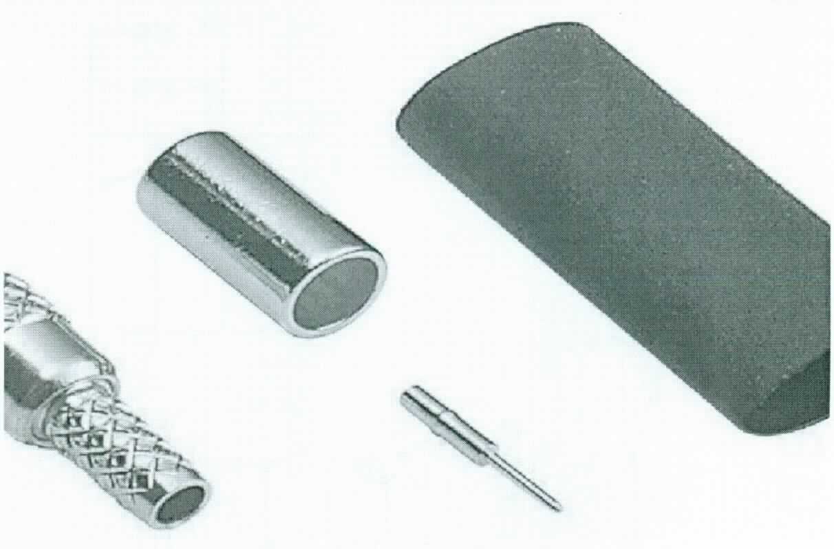 MMCX-Stecker (aus Messing, vergoldet),
- bestehend aus einer MMCX-Buchse, einem Steckerstift, einer Crimphülse und einem Schrumpfschlauch, 
- Steckerstift auf der einen Seite und eine Anschlussvorrichtung für Koaxialkabel auf der anderen Seite, 
- für eine Spannung von weniger als 1000 V,
- noch nicht zusammengesetzte Ware AV 2 a),
- nach Montage zum Herstellen einer elektrischen Verbindung durch Einstecken des entsprechenden Gegenkontakts.

Die Ware ist als "elektrisches Gerät zum Verbinden von elektrischen Stromkreisen, für eine Spannung von 1000 V oder weniger, Steckvorrichtung für Koaxialkabel einzureihen. 

Anlage: eine Abbildung