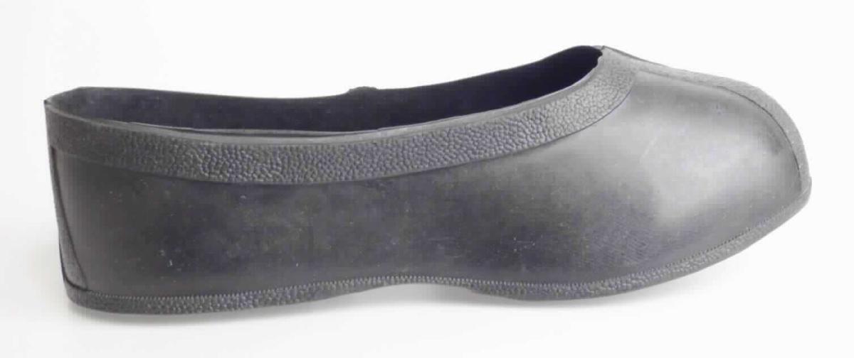 Wasserdichte Schuhe (Foto siehe Anlage)
- mit Laufsohlen aus Kunststoff/Kautschuk,
- mit Oberteil aus Kunststoff/Kautschuk; das Oberteil ist weder mit der Laufsohle noch selbst durch Nähen,
  Nieten, Nageln, Schrauben, Stecken oder ähnliche Verfahren zusammengefügt,
- ohne Metallschutz in der Vorderkappe,
- nicht den Knöchel bedeckend (somit keine Ware der Unterposition 6401 9210).

"Wasserdichte Schuhe mit Laufsohlen und Oberteil aus Kunststoff/Kautschuk, bei denen weder das Oberteil mit 
 der Laufsohle noch das Oberteil selbst durch Nähen, Nieten, Nageln, Schrauben, Stecken oder ähnlichen 
 Verfahren zusammengefügt ist, ohne Metallschutz in der Vorderkappe, nicht den Knöchel und das Knie bedeckend"