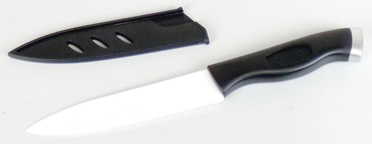 Keramischer Haushaltsartikel, sog. Keramik-Küchenmesser, Art. 80230, Foto siehe Anlage,
- aus verschiedenen Stoffen zusammengesetzte Ware, bestehend aus:
- - einer spitz zulaufenden Klinge (Länge: ca. 13 cm),
- - - keramisches Erzeugnis, nach vorheriger Formgebung gebrannt,
- - - lt. Antrag aus Zirkoniumoxidkeramik (andere Keramik als Porzellan, gewöhnlicher Ton,
      Steinzeug, Steingut oder feine Erden),
- - einem Griff aus Kunststoff (Länge: ca. 11 cm),
- die Klinge aus Keramik bestimmt insbesondere aufgrund ihrer Bedeutung in Bezug auf die
  Verwendung (arbeitendes Teil) den wesentlichen Charakter der zusammengesetzten Ware,
- mit einer Gesamtlänge von ca. 24 cm,
- mit einem über die Klinge gezogenen Schutz (Scheide) aus Kunststoffen und verpackt in einem
  Karton mit einem Einsatz aus Schaumkunststoff.

"Keramischer Haushaltsartikel (Messer), Artikel für den Tisch- oder Küchengebrauch, aus
anderer Keramik als Porzellan, gewöhnlicher Ton, Steinzeug, Steingut oder feine Erden"