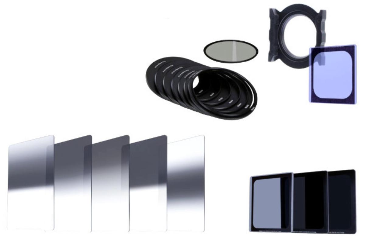 So genanntes F:X Pro Ultimate Filter Kit, in Form einer Warenzusammenstellung in Aufmachung für den Einzelverkauf, im Wesentlichen bestehend aus:
1x Soft GND8 (optischer Filter),
1x Medium GND8 (optischer Filter),
1x Hard GND8 (optischer Filter),
1x Reverse GND8 (optischer Filter),
1x Center GND8 (optischer Filter),
1x ND8 (optischer Filter),
1x ND64 (optischer Filter),
1x ND1000 (optischer Filter),
1x Astroklar Filter,
1x Filterhalter mit 7 Adapterringen und 1 CPL-Filter,
1x Filtertasche.
Die Filtertasche ist passgenau für Filter und Halterung und eignet sich zum dauerhaften Gebrauch. Der Filterhalter dient dem Anbringen der Filter an einem Objektiv für Fotokameras (nicht Gegenstand dieser vZTA-Entscheidung). Die optischen Filter stellen vom Wert und Umfang her den charakterbestimmenden Bestandteil dieser Warenzusammenstellung dar. Alle Bestandteile sind gemeinsam verpackt. Die Warenzusammenstellung dient dem Fertigen von Fotografien unter der Verwendung verschiedener optischer Filter.
Die Ware wird als "nicht gefasstes optisches Element aus optisch bearbeitetem Glas, keine Ware der Unterpositionen (TARIC) 9001 1010 00 bis 9001 9000 10" eingereiht.