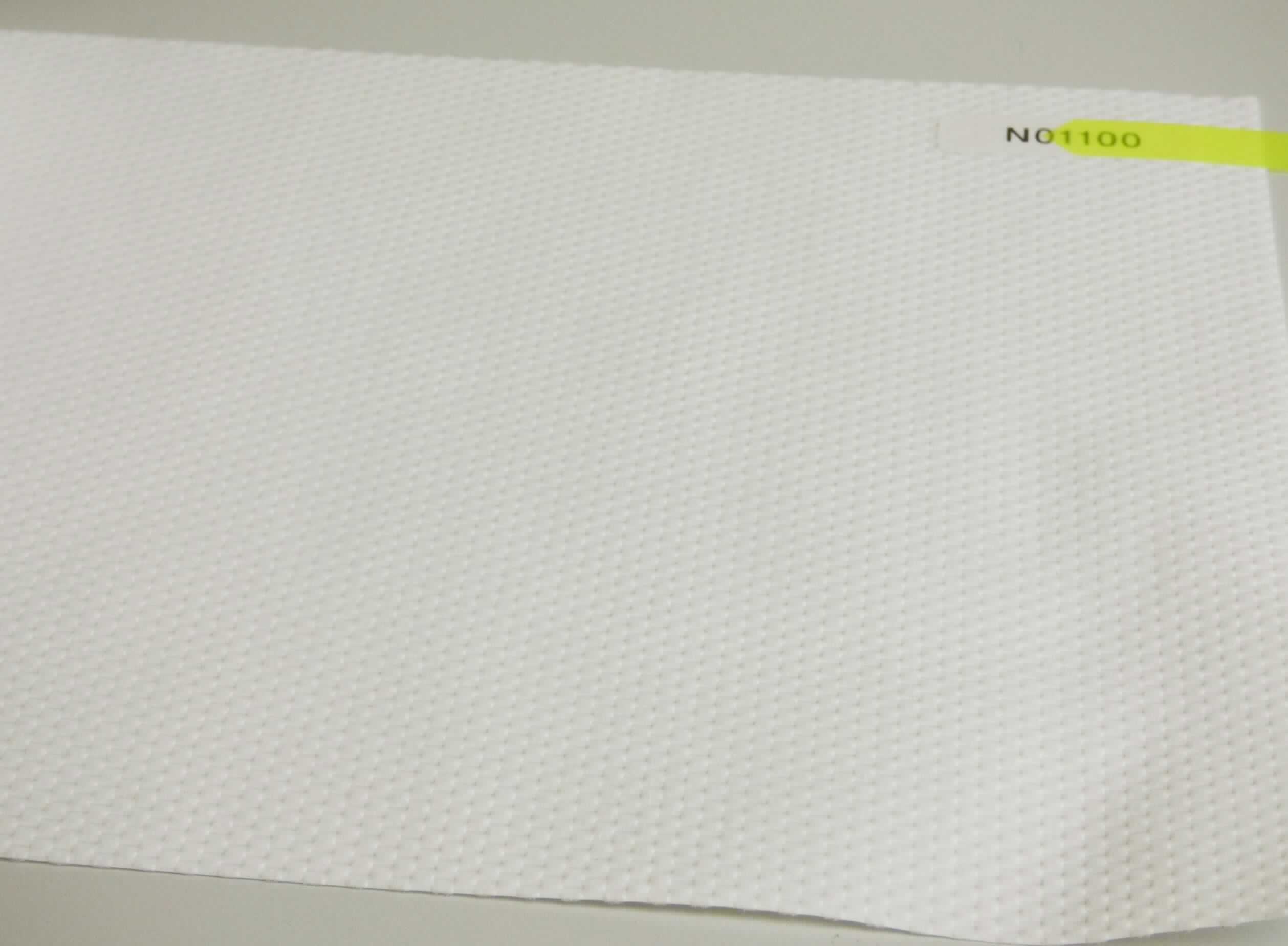 Vliesstoff, Art. N 01100, Foto siehe Anlage,
- laut Antrag als Meterware auf Rollen,
- laut Untersuchungsergebnis:
-- aus synthetischen Filamenten (laut Antrag Nylon; keine aromatischen Polyamide und somit keine Ware der 
   Unterposition 5603 1390 30),
-- thermisch verfestigt,
-- weder bestrichen noch überzogen,
-- einlagig,
-- kein melt blown,
-- mit einem Quadratmetergewicht von ca. 100 g.

"Vliesstoff, aus synthetischen Filamenten, mit einem Quadratmetergewicht von mehr als 70 g bis 150 g, weder
 bestrichen noch überzogen, andere als in den Unterpositionen 5603 1390 30 und 5603 1390 70 genannte"
