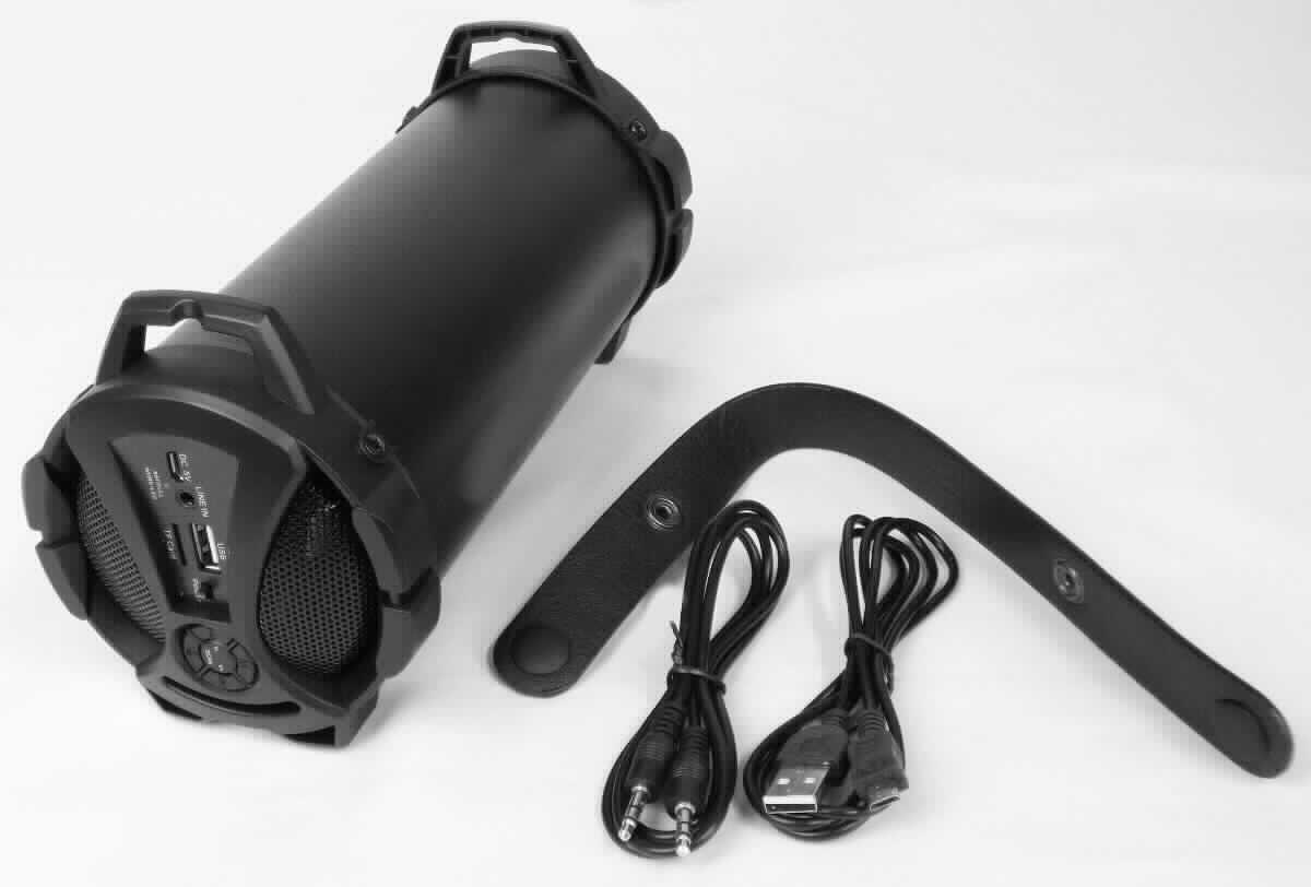 Rundfunkempfangsgerät 
- aus Rundfunkempfangsteil für den UKW-Empfang, MPEG-Decoder, Tonfrequenzverstärker, 
  Bluetooth-Empfangs- und Sendemodul, Akkumulator und Lautsprecher in einem Gehäuse
  (Abmessungen: 115 x 230 x 105 mm) mit AUX-Eingang, USB-Schnittstellen, Speicherkartenschacht
  und Bedienelementen (Abbildung s. Anlage),
- zum Rundfunkempfang im UKW-Bereich, zum Verstärken von Audiosignalen externer Audioquellen,
  zur Tonwiedergabe von Speicherkarten, USB-Speichermedien - kennzeichnende Haupttätigkeit - und
  zum drahtlosen Empfangen von Audiodaten im Bluetooth-Standard,
- zusammen mit Beipack (Kabel, Tragegriff, Bedienungsanleitung) in einer gemeinsamen Verkaufsverpackung.
Das Rundfunkempfangsgerät bestimmt den Charakter des Ganzen.

"Rundfunkempfangsgerät in einem gemeinsamen Gehäuse mit Tonwiedergabegerät kombiniert, das ohne externe Energiequelle betrieben werden kann, kein Radiokassettengerät im Taschenformat, nicht von den Unterpositionen (KN) 8527 13 10 bis 8527 13 91 erfasst (Rundfunkempfangsgerät mit Tonwiedergabegerät - kennzeichnende Haupttätigkeit -, in Kombination mit Apparat für die Kommunikation in einem drahtlosen Netzwerk, in Warenzusammenstellung mit nicht charakterbestimmendem Beipack, in Aufmachung für den Einzelverkauf)"
