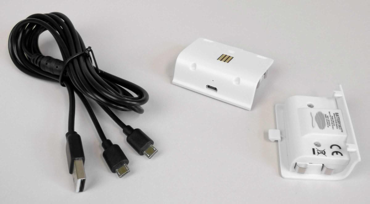 Xbox One Battery: Kit, Art.-Nr.: SB913181"  EAN: 4039621913174 (Abbildung siehe Anlage)
- aus zwei Nickel-Metallhydrid-Akkumulatoren, jeweils in Form eines "battery-packs" 
  in einem Gehäuse mit Kontaktflächen, 
- zusammen mit Beipack (Y- USB-Kabel mit einerseits USB-Anschlussstecker und
  auf der anderen Seite mit zwei micro- USB-Steckern sowie Bedienungsanleitung) 
  in einer gemeinsamen Verkaufsumschließung für den Einzelverkauf,
- zur Verwendung als wiederaufladbare Energiequelle für die Controller einer
 Spielekonsole.
Die Nickel-Metallhydrid-Akkumulatoren bestimmen den Charakter des Ganzen.

"Elektrische Akkumulatoren (in für den Einzelverkauf aufgemachter Warenzusammen-
 stellung mit nicht charakterbestimmendem Beipack), Nickelhydrid-Akkumulatoren,
 keine Ware der Unterpositionen 8507 5000 10 - 8507 5000 40"