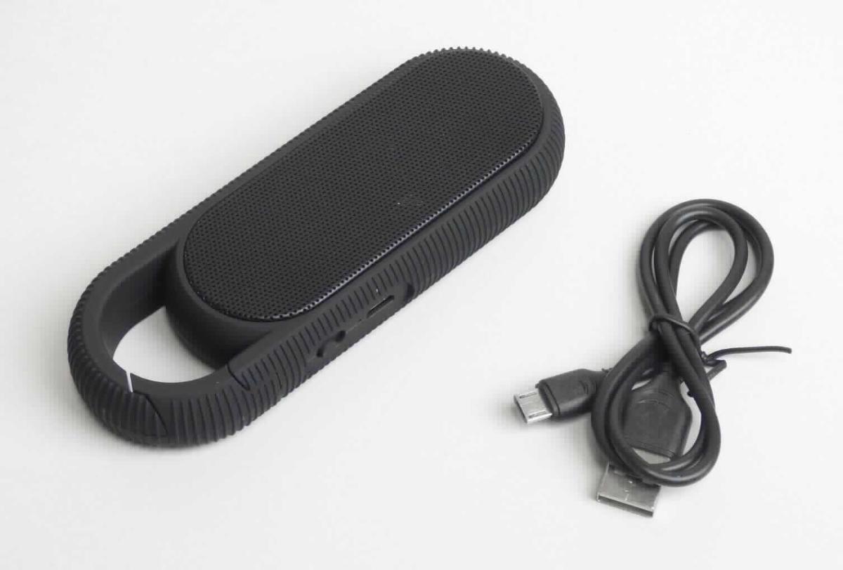 Wireless Lautsprecher
- aus einem Lautsprecher, Tonfrequenzverstärker, Funkmodul und Akku in einem Gehäuse 
  (Abmessungen:127,3 x 45,8 x 18 mm) mit Bedienelement, Status-LED, USB-Anschluss 
  (nur zum Aufladen des Akkus) und Karabiner, Abbildung siehe Anlage,
- zum Umwandeln von elektrischen Tonfrequenzimpulsen in Schallschwingungen - kennzeichnende
  Haupttätigkeit -, zur Tonfrequenzverstärkung und zum drahtlosen Empfangen von Audiodaten,
- zusammen mit Beipack (Kabel und Bedienungsanleitung) in einer gemeinsamen Verkaufsumschließung.
Der Wireless Lautsprecher bestimmt den Charakter des Ganzen.


"Einzellautsprecher im Gehäuse - Kombination aus Lautsprecher - kennzeichnende Haupttätigkeit -, 
 elektrischem Tonfrequenzverstärker und Apparat zur Kommunikation in einem drahtlosen Netzwerk,
 in Warenzusammenstellung mit nicht charakterbestimmendem Beipack, in Aufmachung für den
 Einzelverkauf"